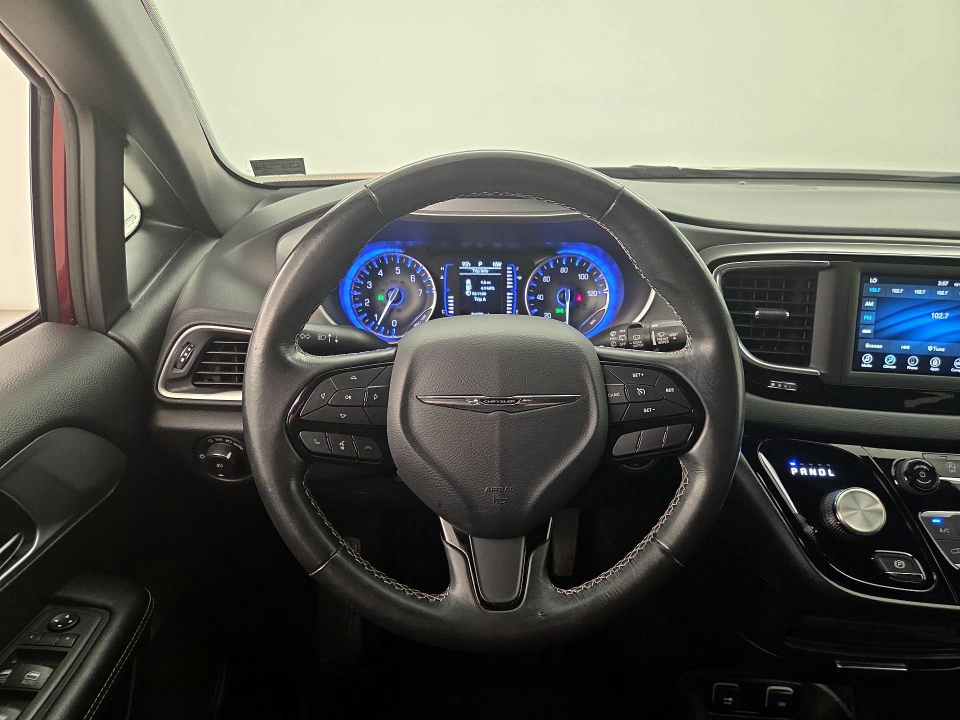 Thumbnail: 2020 Chrysler Pacifica - 10