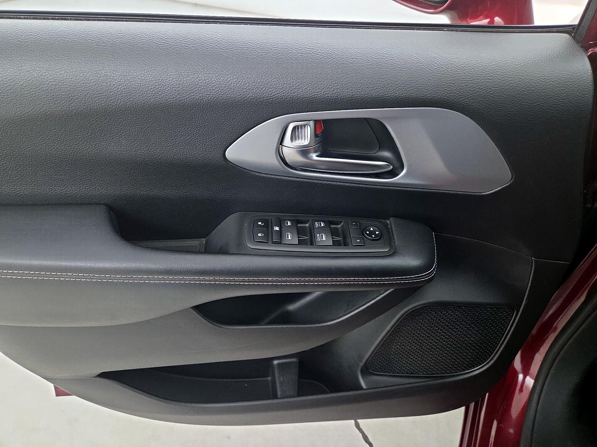 Thumbnail: 2020 Chrysler Pacifica - 12