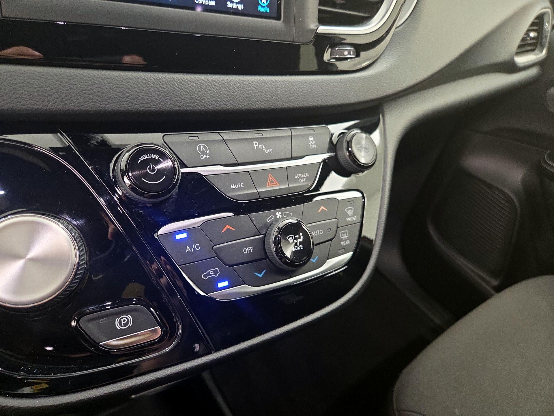 Thumbnail: 2020 Chrysler Pacifica - 16