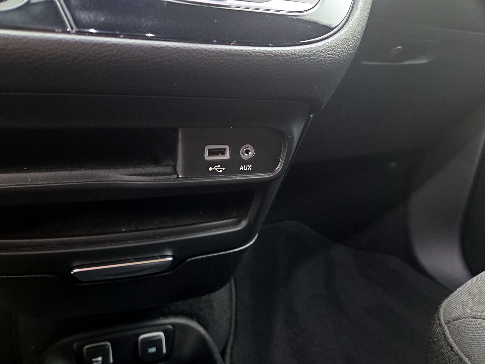 Thumbnail: 2020 Chrysler Pacifica - 18
