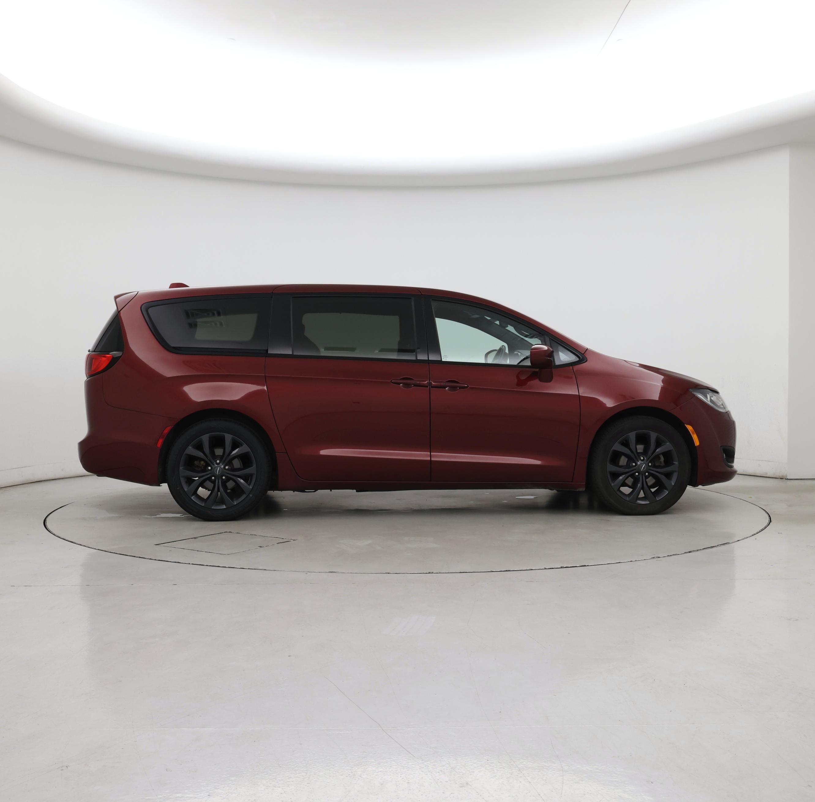 Thumbnail: 2020 Chrysler Pacifica - 7