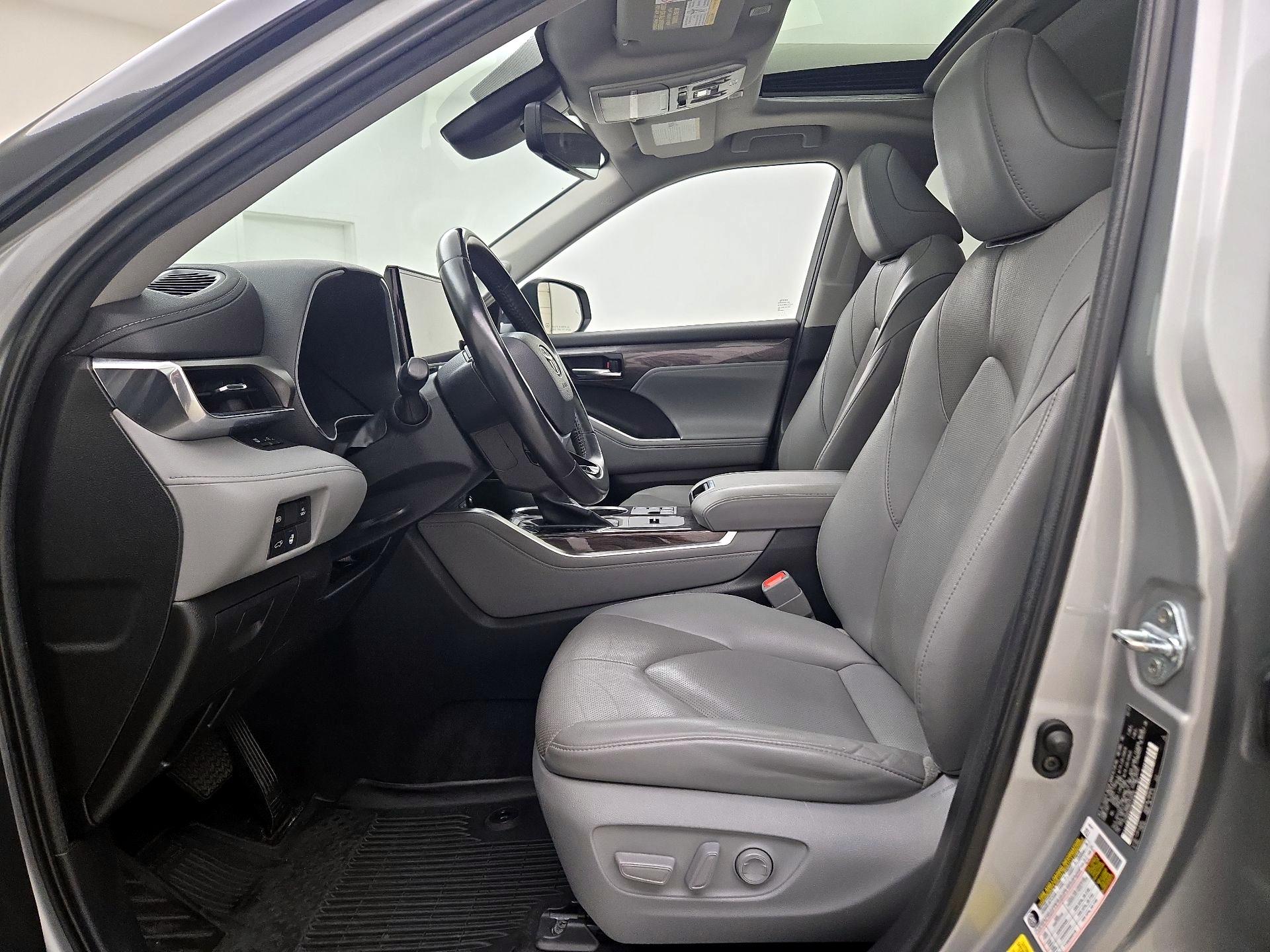 Thumbnail: 2023 Toyota Highlander - 11