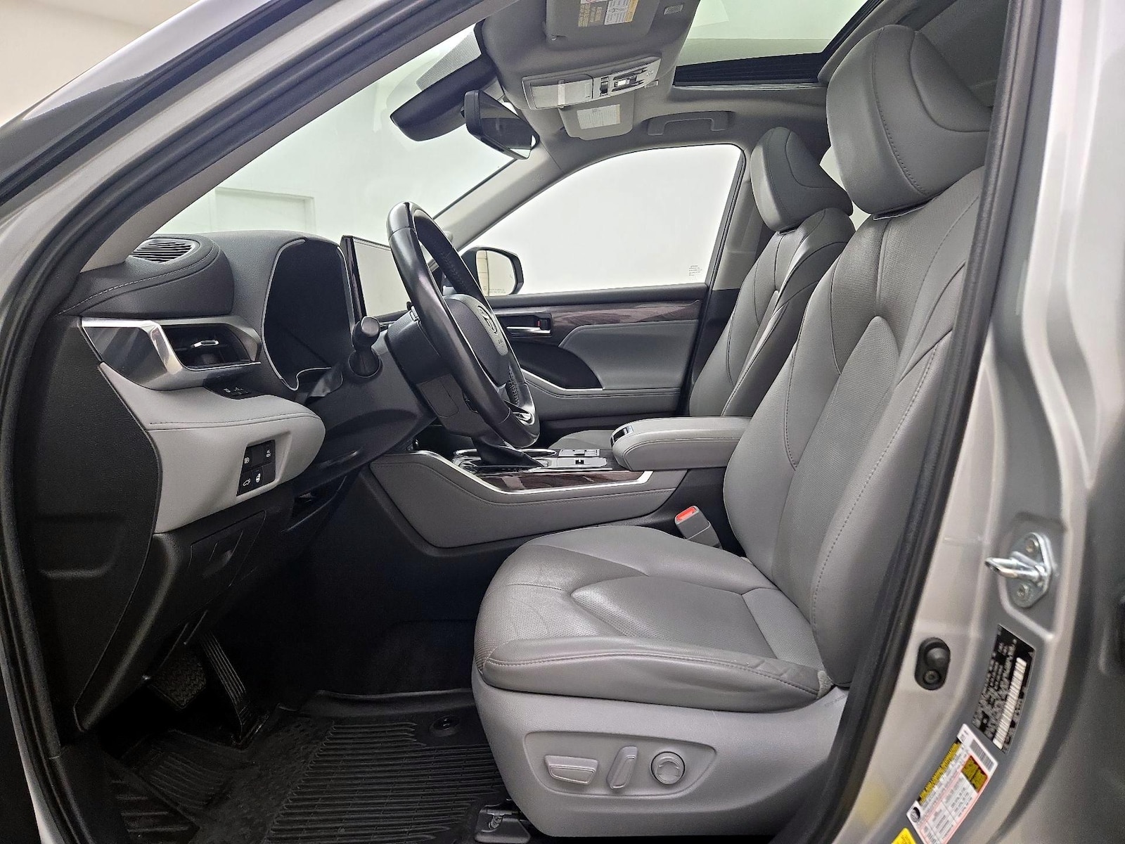 2023 Toyota Highlander Limited - Photo 12