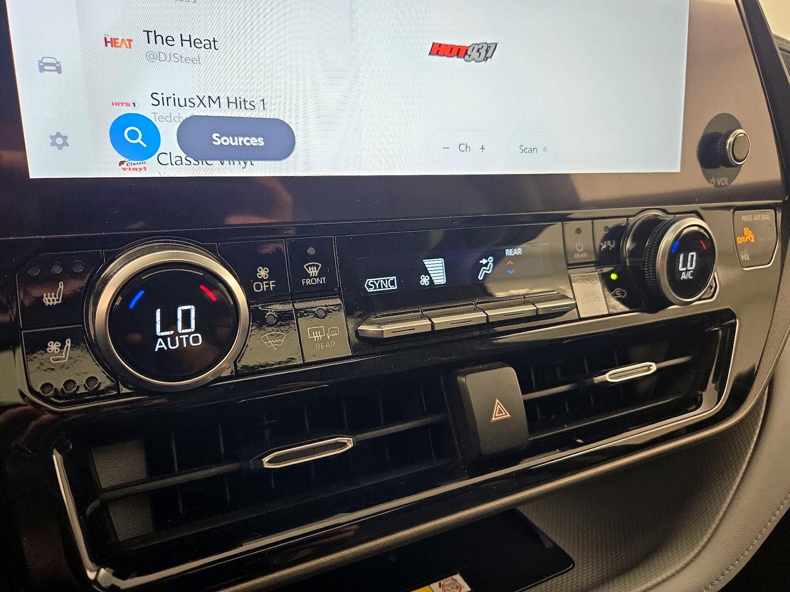 2023 Toyota Highlander Limited - Photo 18