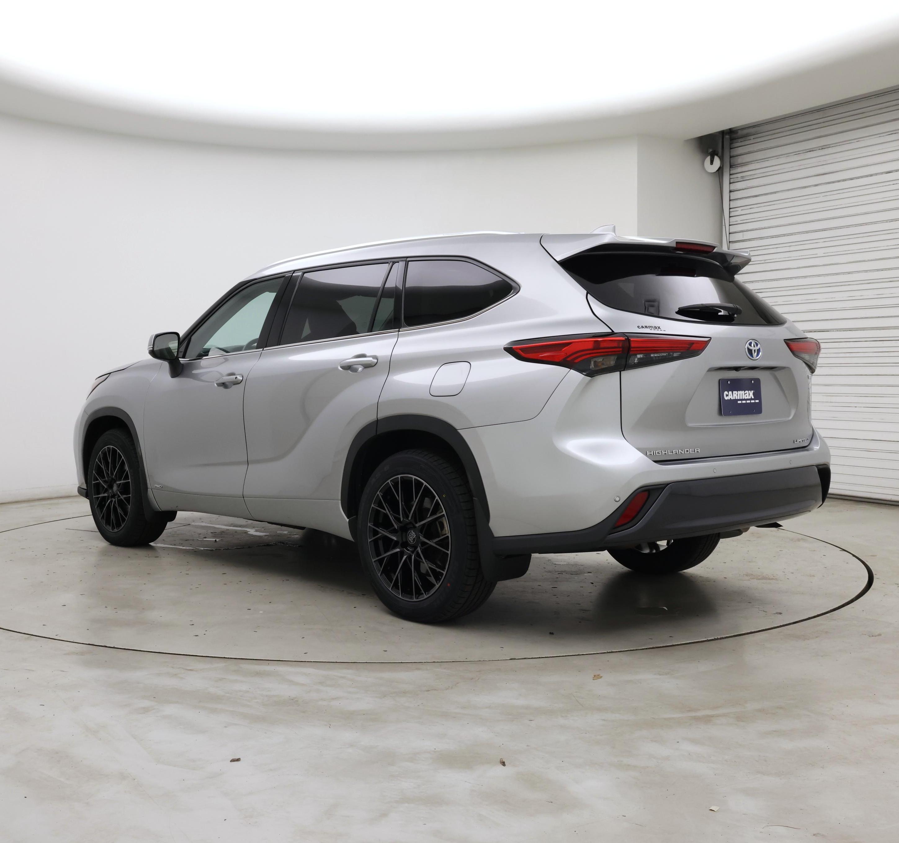 Thumbnail: 2023 Toyota Highlander - 2