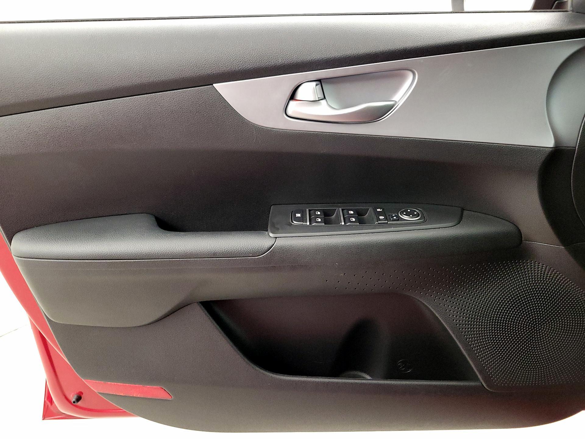 Thumbnail: 2023 Kia Forte - 12