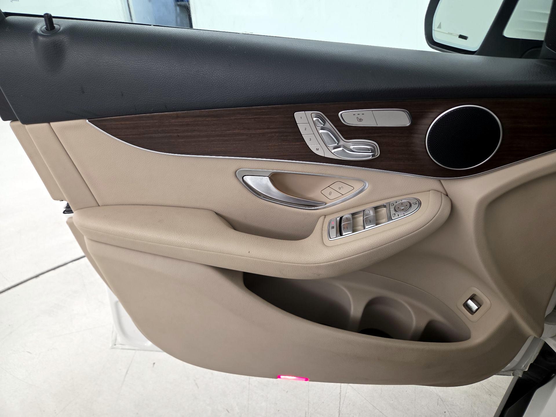 Thumbnail: 2021 Mercedes-Benz GLC - 12