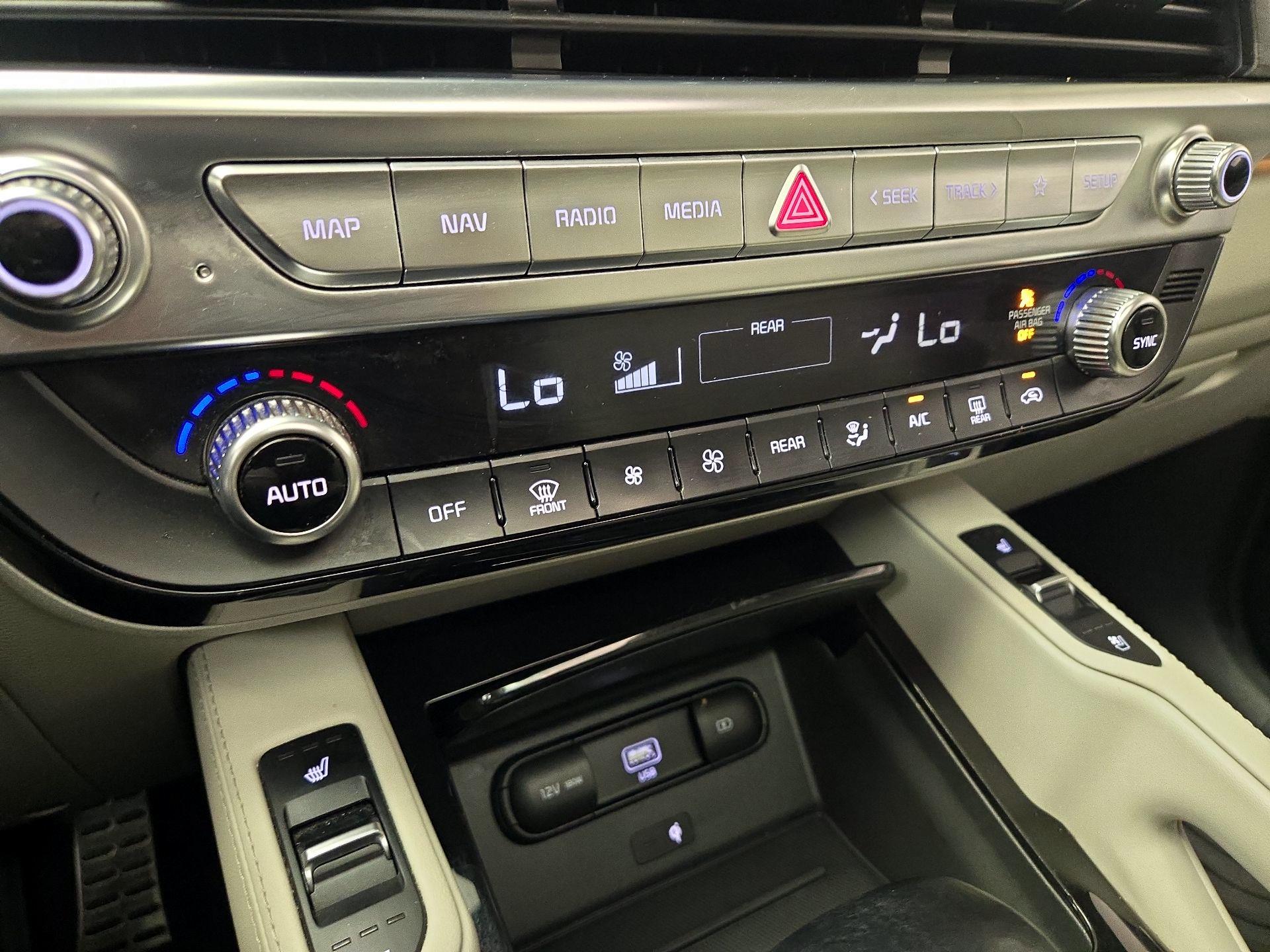 Thumbnail: 2020 Kia Telluride - 17