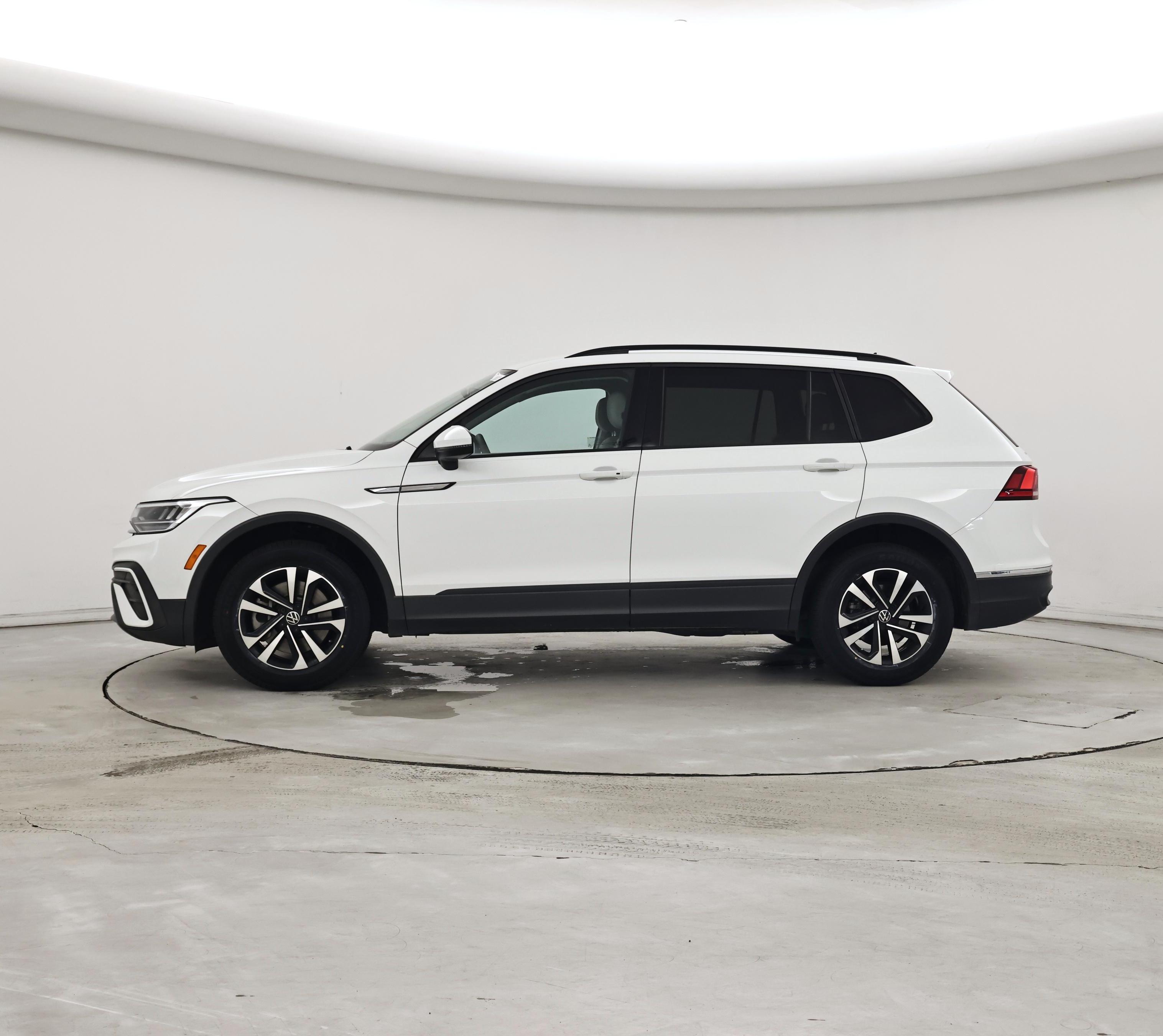 Thumbnail: 2022 Volkswagen Tiguan - 3