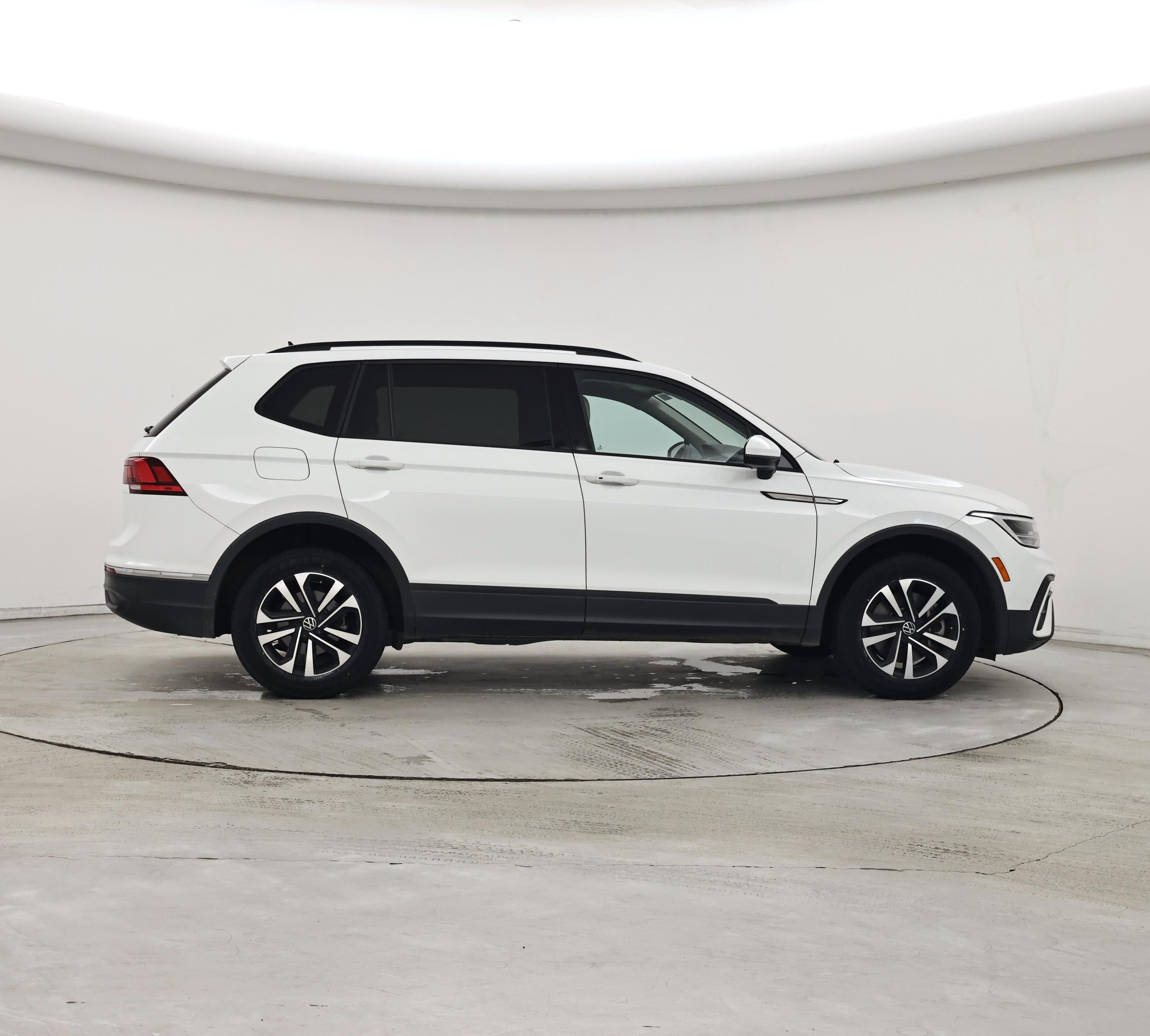 Thumbnail: 2022 Volkswagen Tiguan - 7