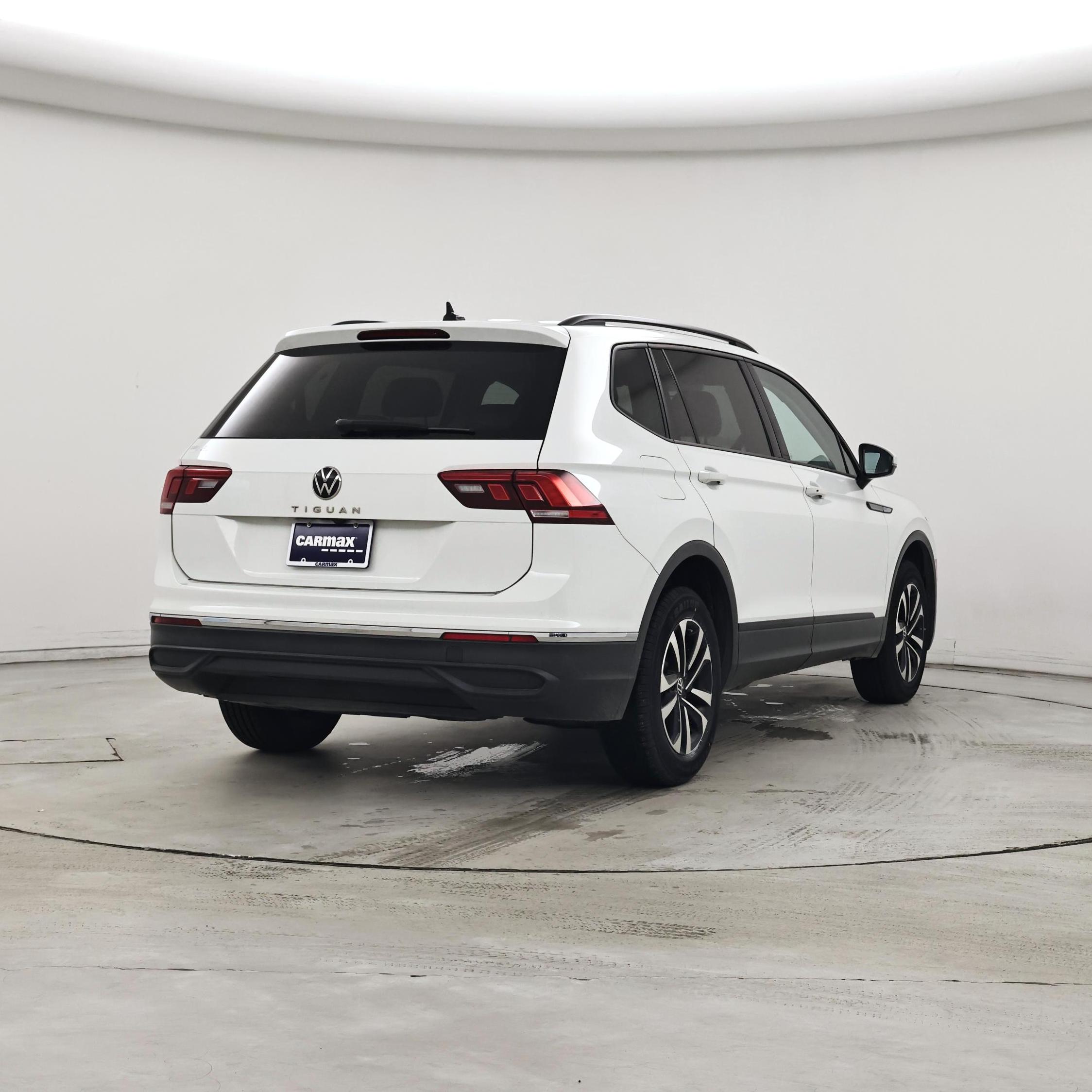 Thumbnail: 2022 Volkswagen Tiguan - 8