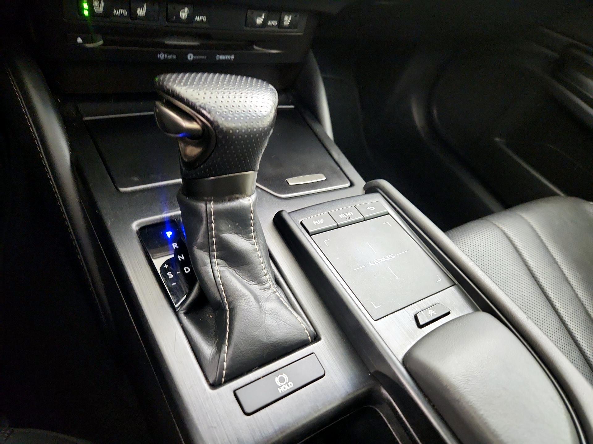 Thumbnail: 2019 Lexus ES - 18