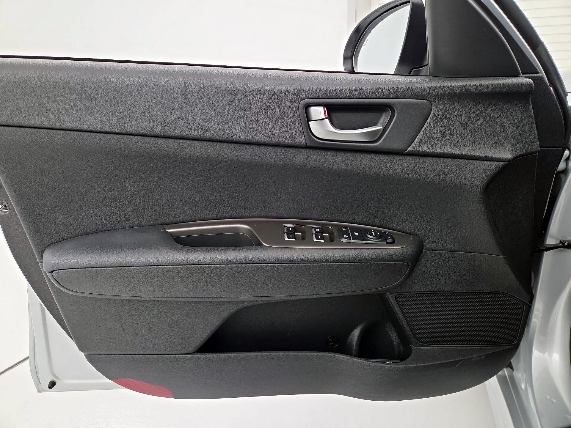 Thumbnail: 2019 Kia Optima - 12