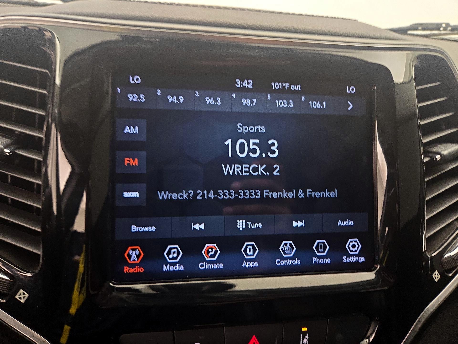 Thumbnail: 2020 Jeep Cherokee - 15