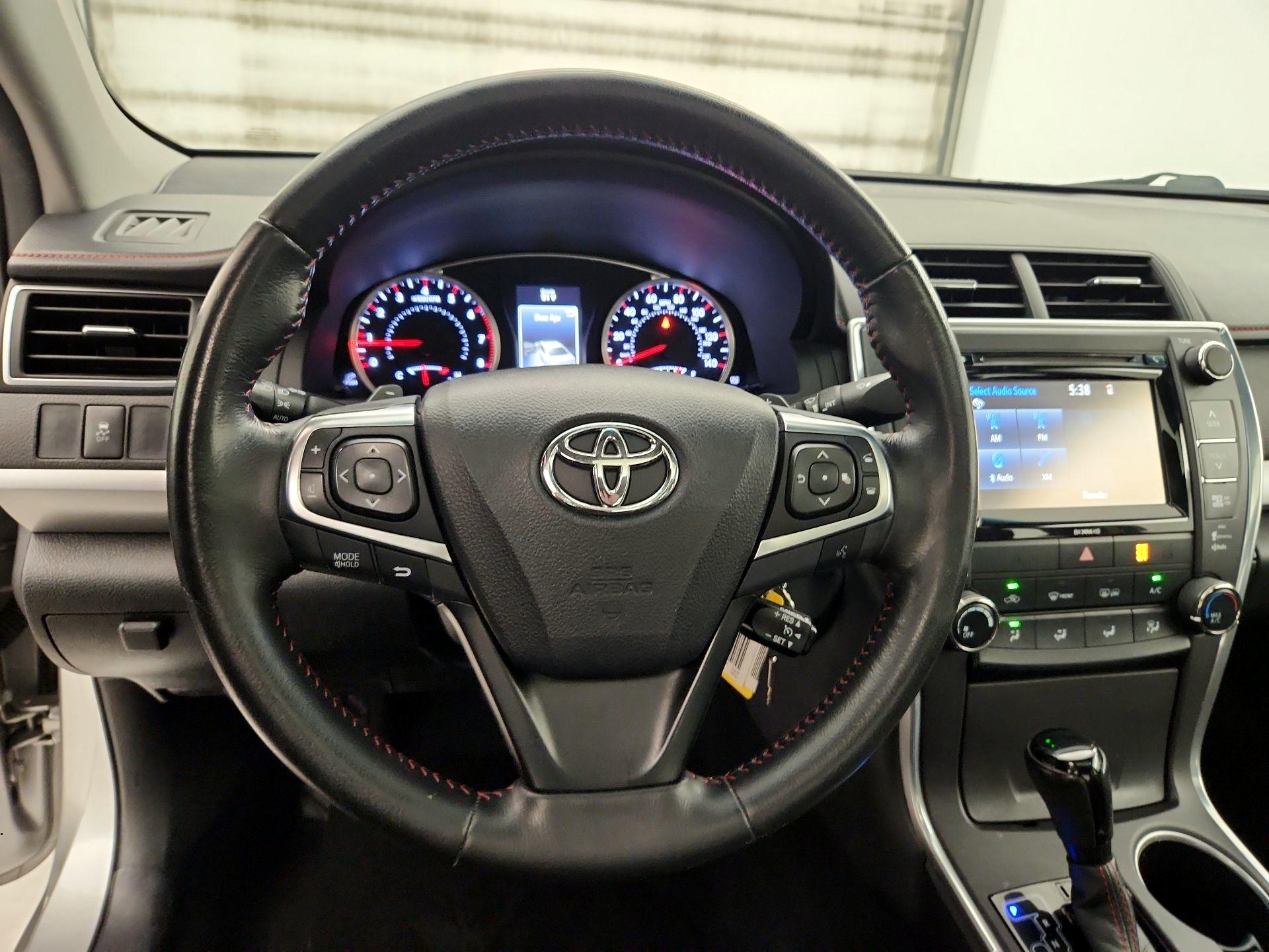 Thumbnail: 2016 Toyota Camry - 10