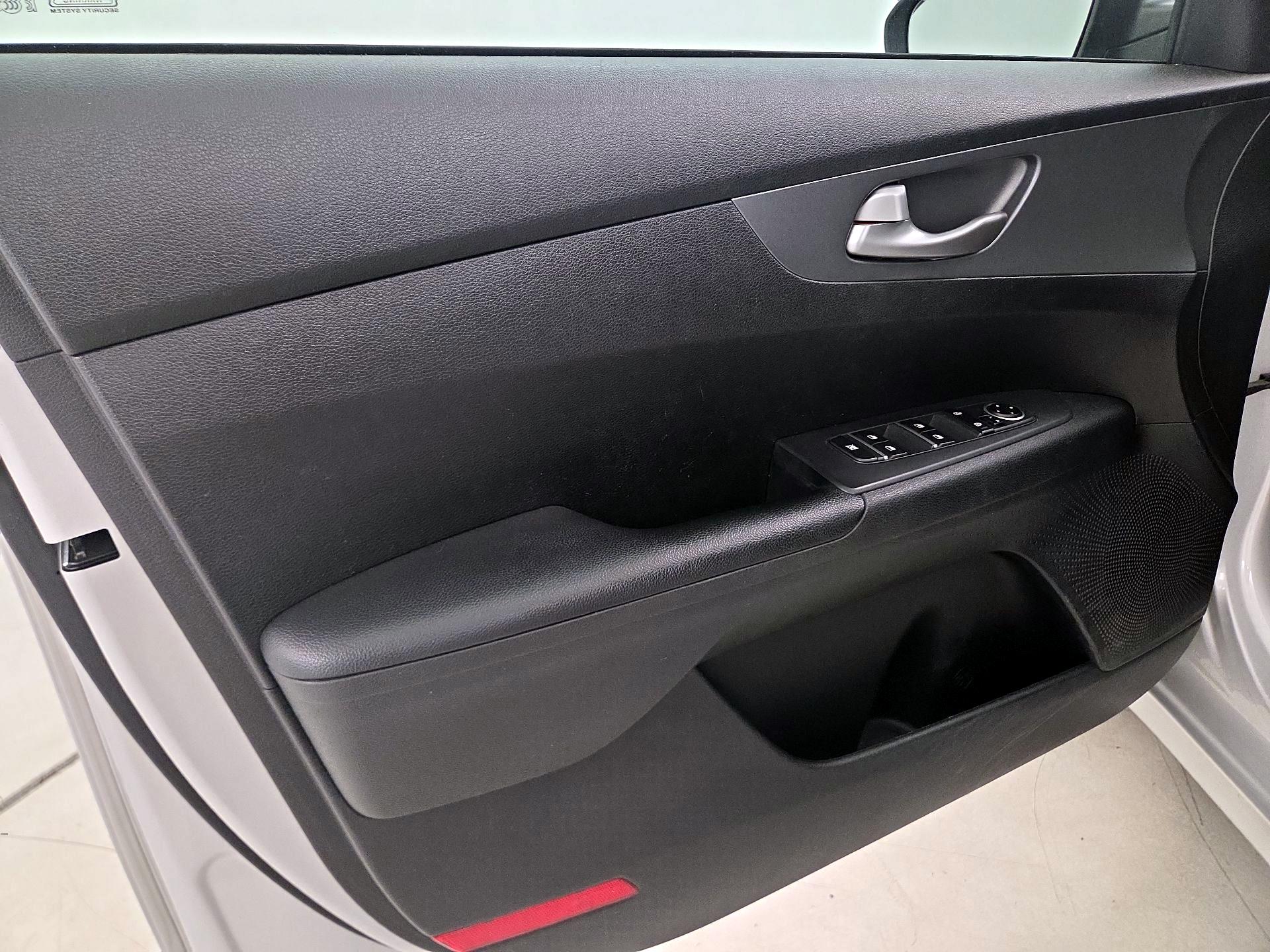 Thumbnail: 2019 Kia Forte - 12