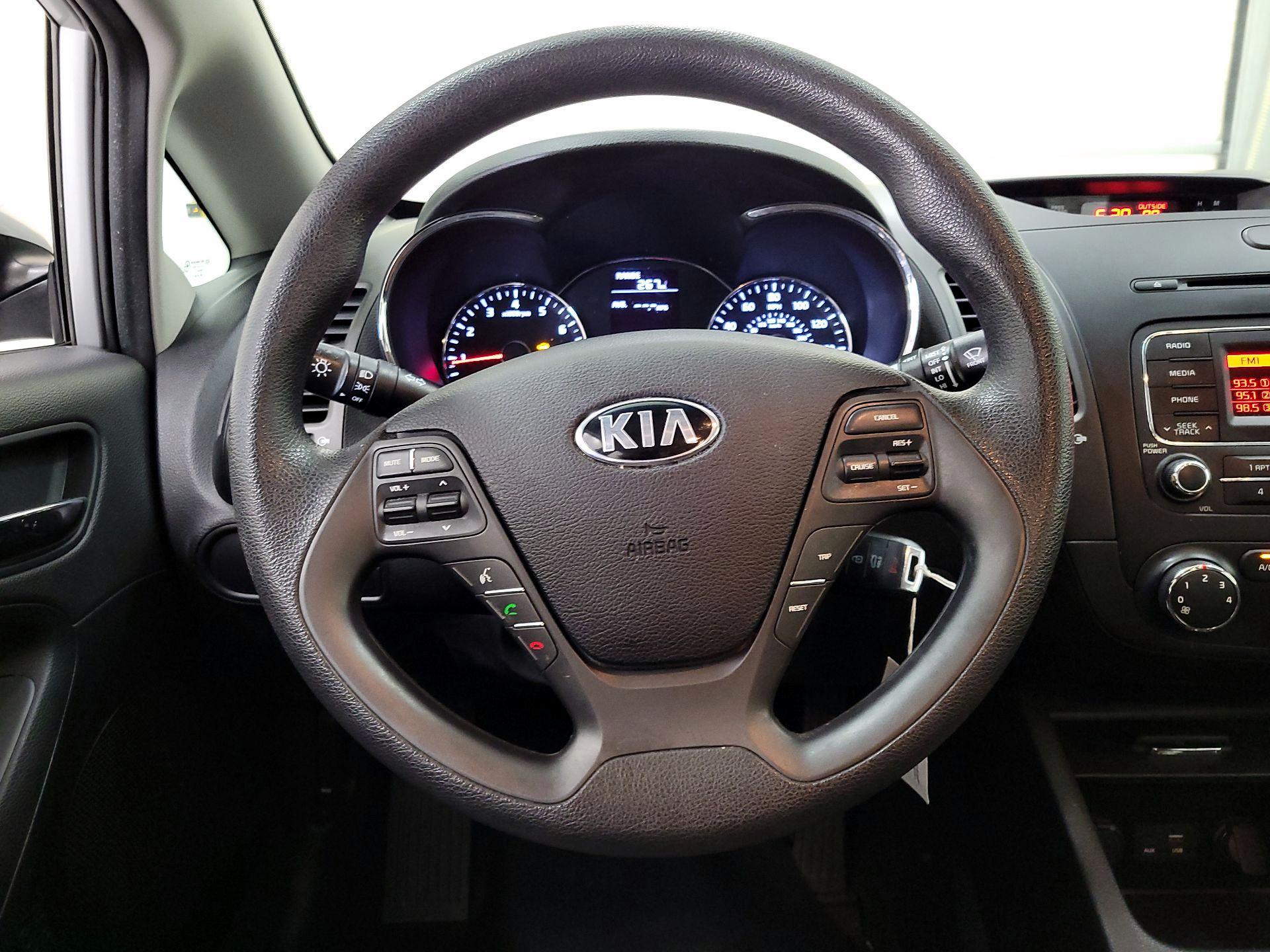 Thumbnail: 2016 Kia Forte - 10