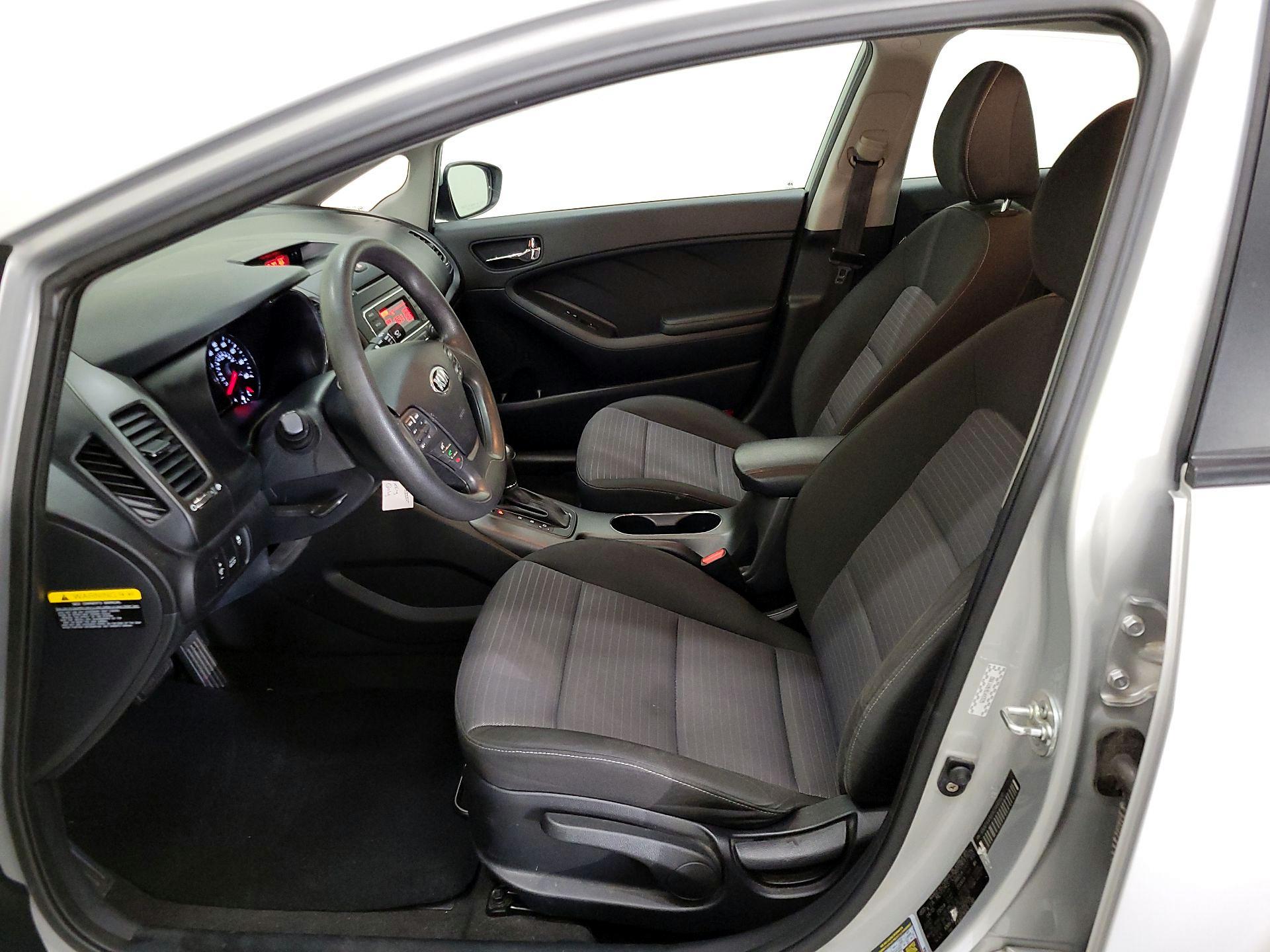 Thumbnail: 2016 Kia Forte - 11