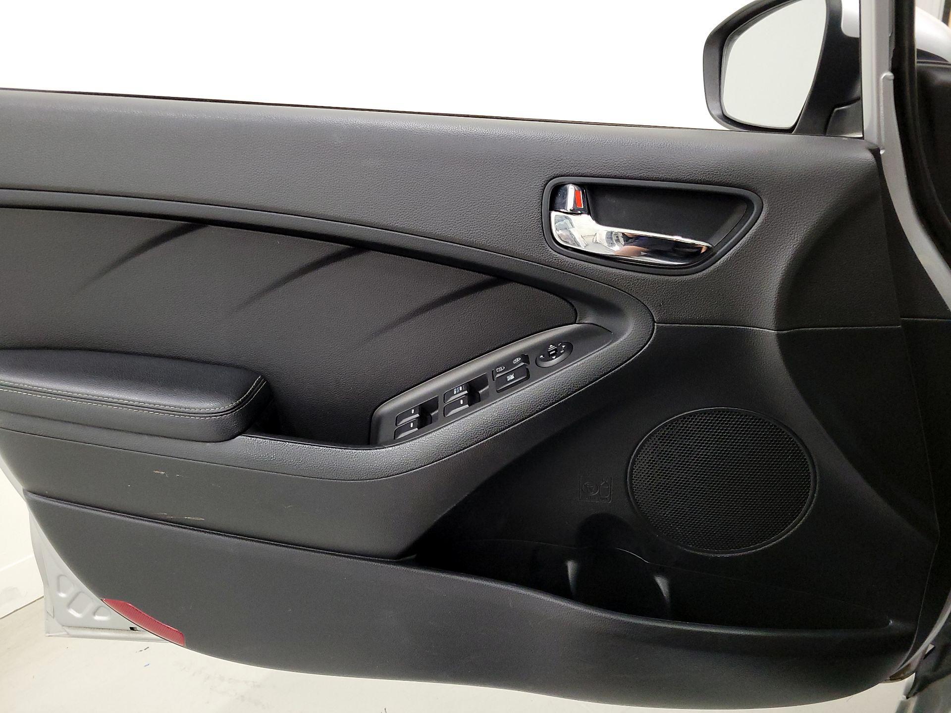 Thumbnail: 2016 Kia Forte - 12