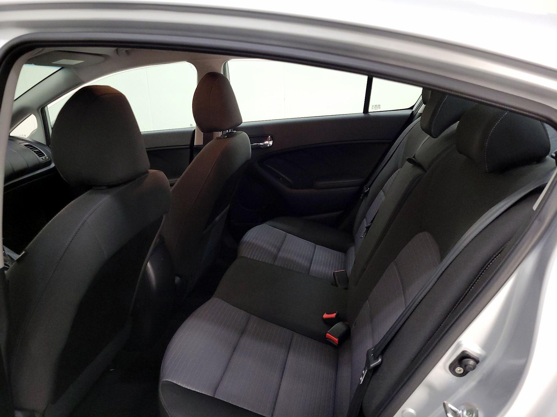 Thumbnail: 2016 Kia Forte - 18