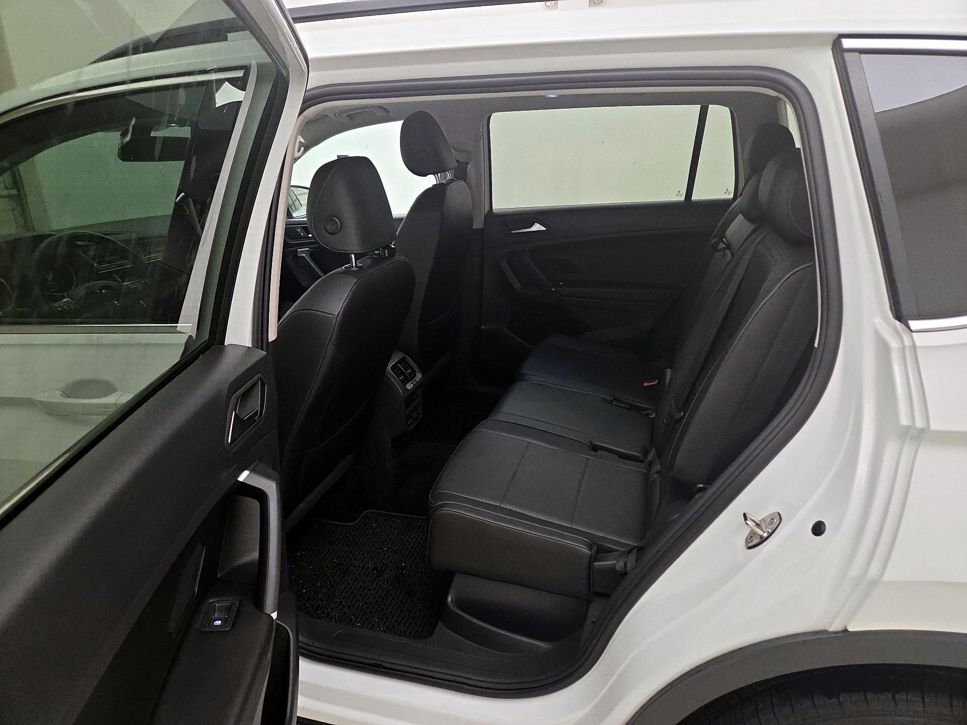 Thumbnail: 2020 Volkswagen Tiguan - 20