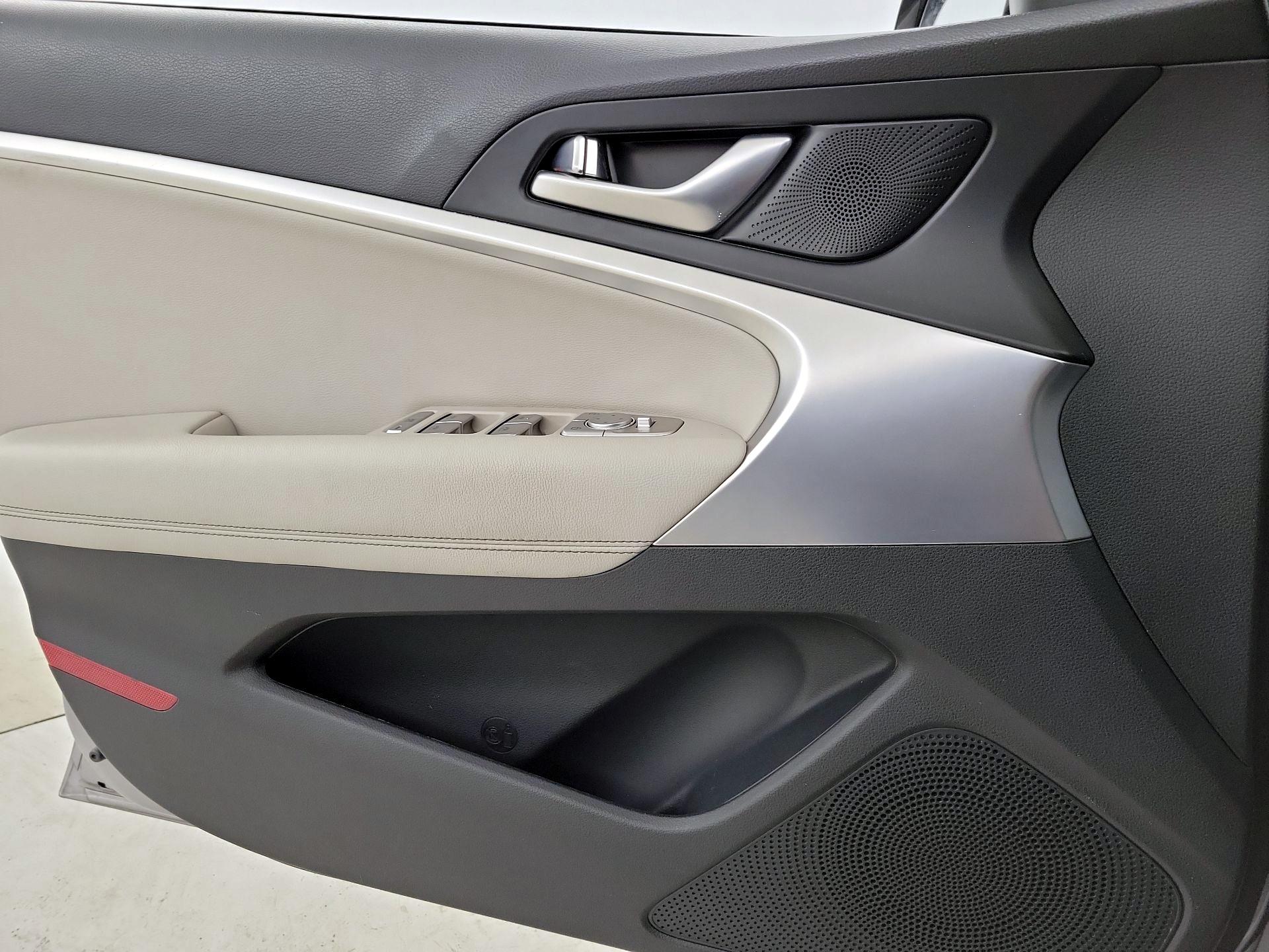 Thumbnail: 2022 Genesis G70 - 12