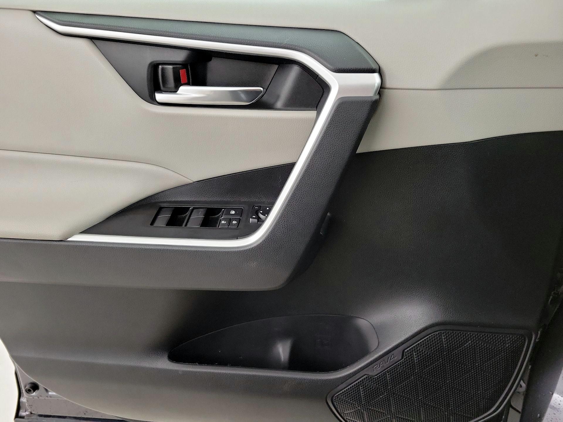 Thumbnail: 2021 Toyota RAV4 - 12