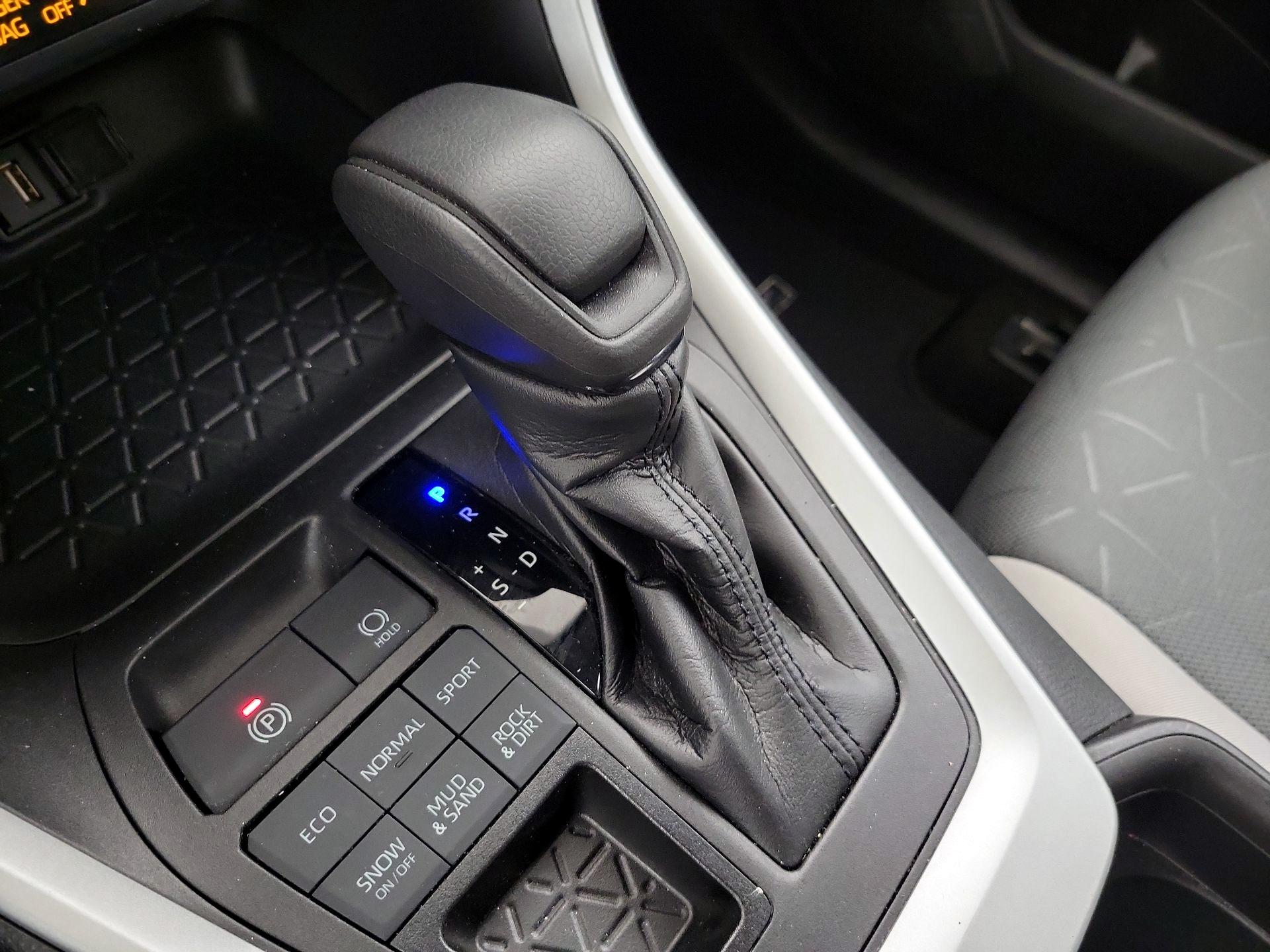 Thumbnail: 2021 Toyota RAV4 - 17