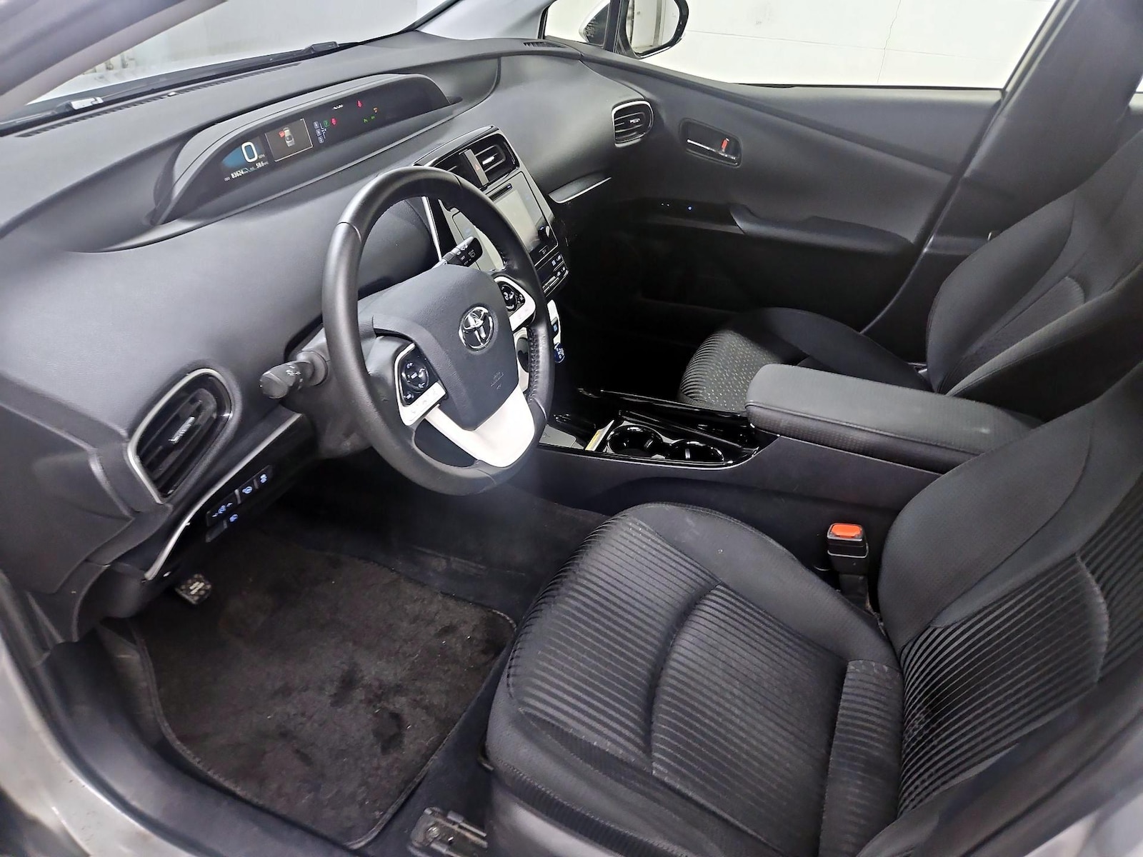 2018 Toyota Prius Three - Photo 12
