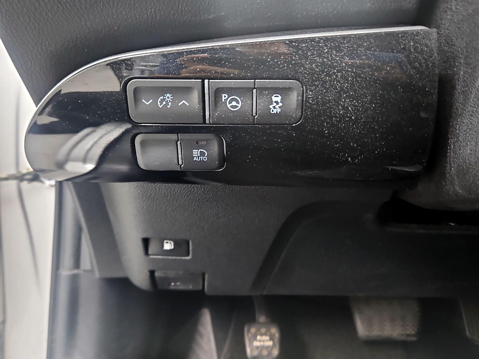 2018 Toyota Prius Three - Photo 14