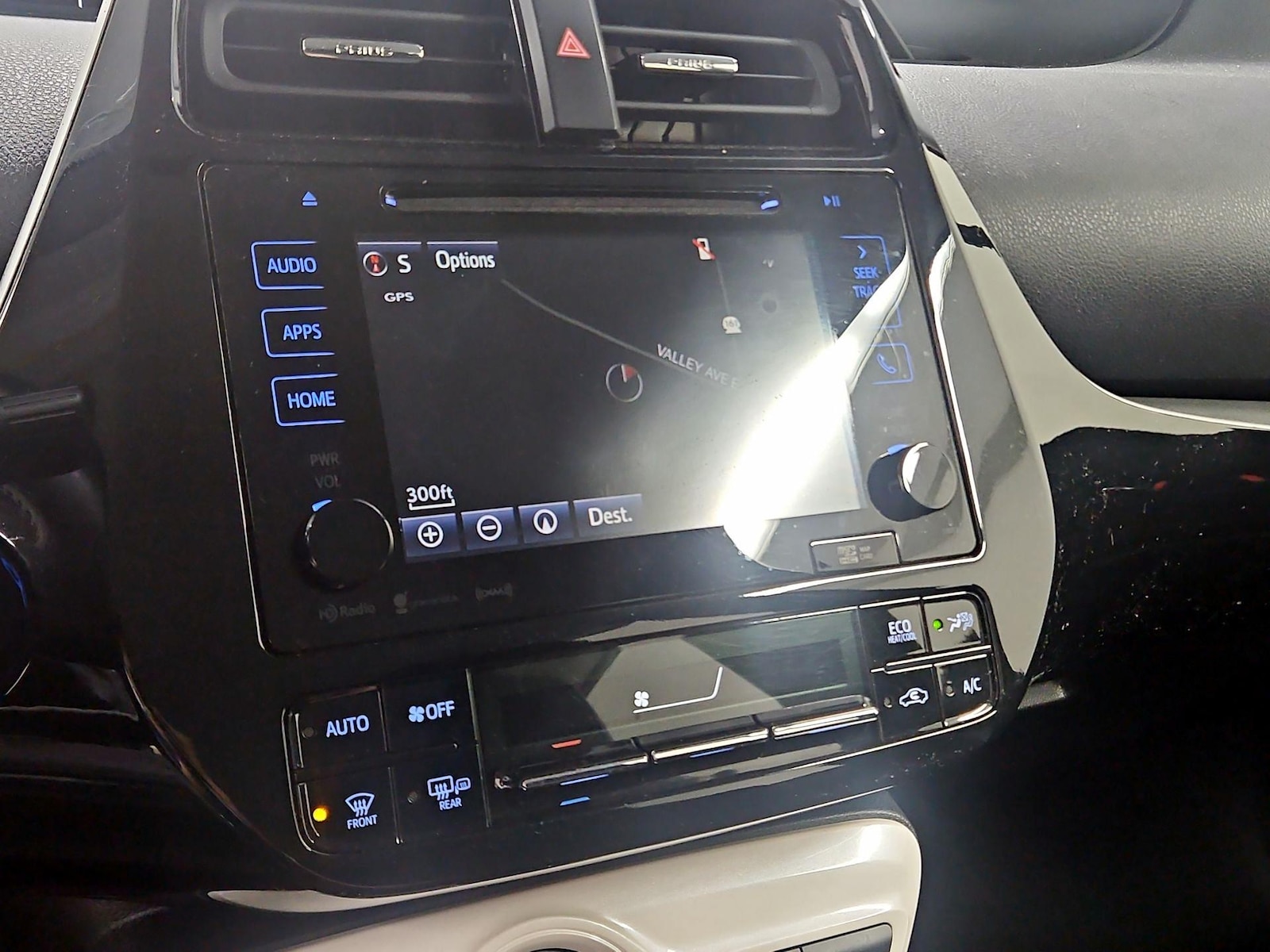 2018 Toyota Prius Three - Photo 15