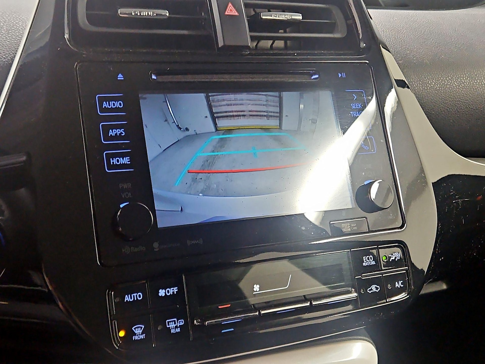 2018 Toyota Prius Three - Photo 16