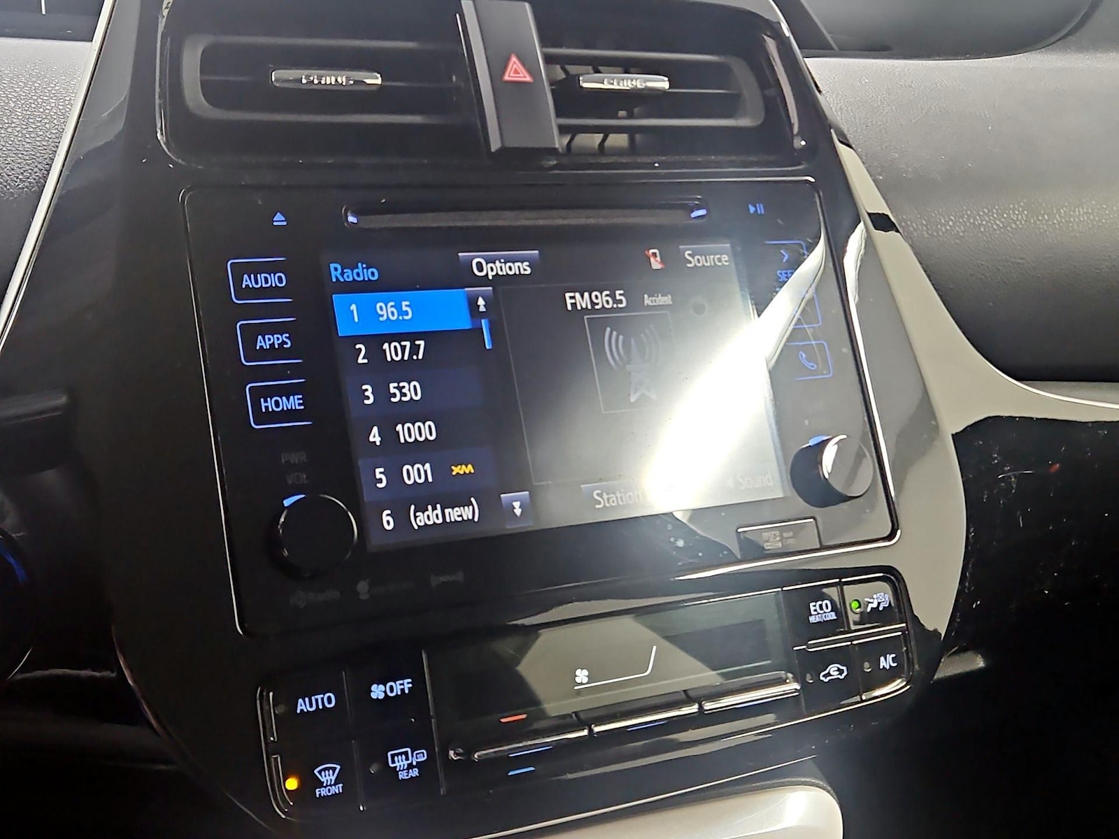 2018 Toyota Prius Three - Photo 17