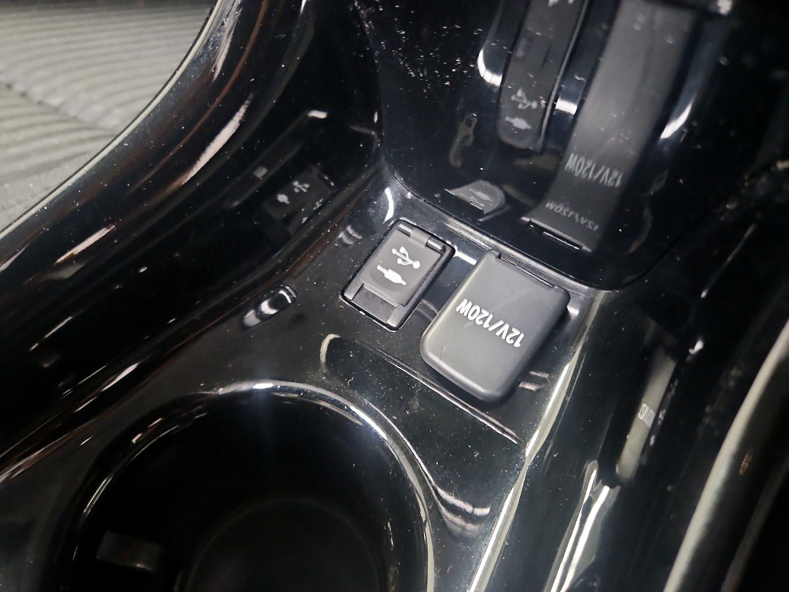 2018 Toyota Prius Three - Photo 20