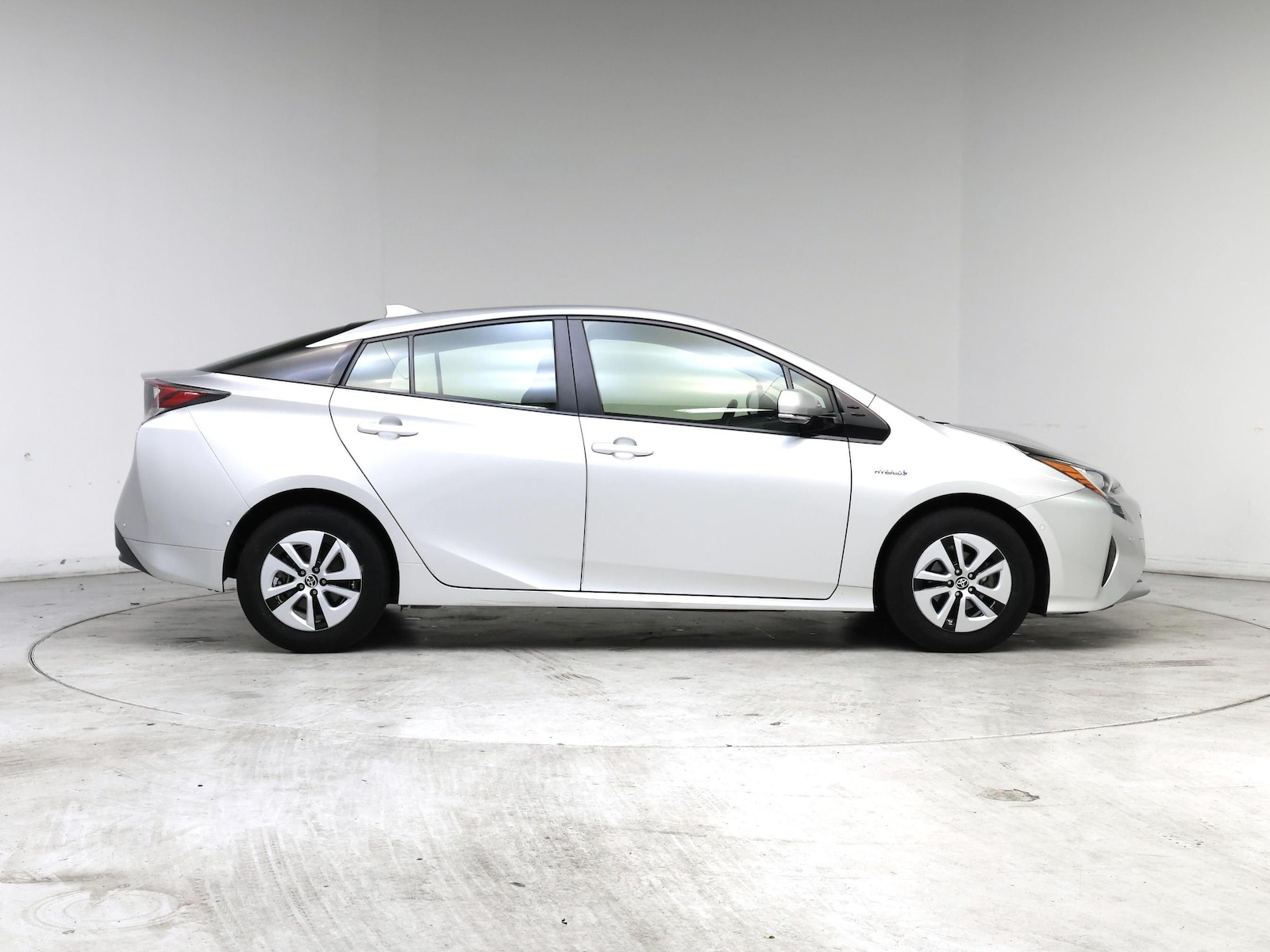 2018 Toyota Prius Three - Photo 8