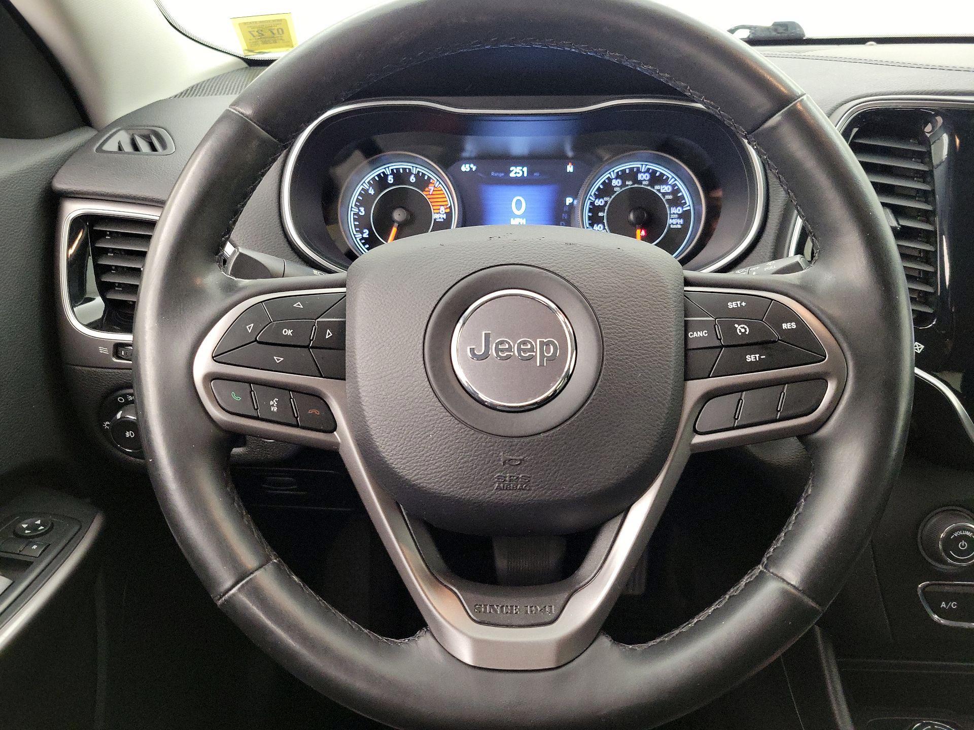 Thumbnail: 2019 Jeep Cherokee - 10