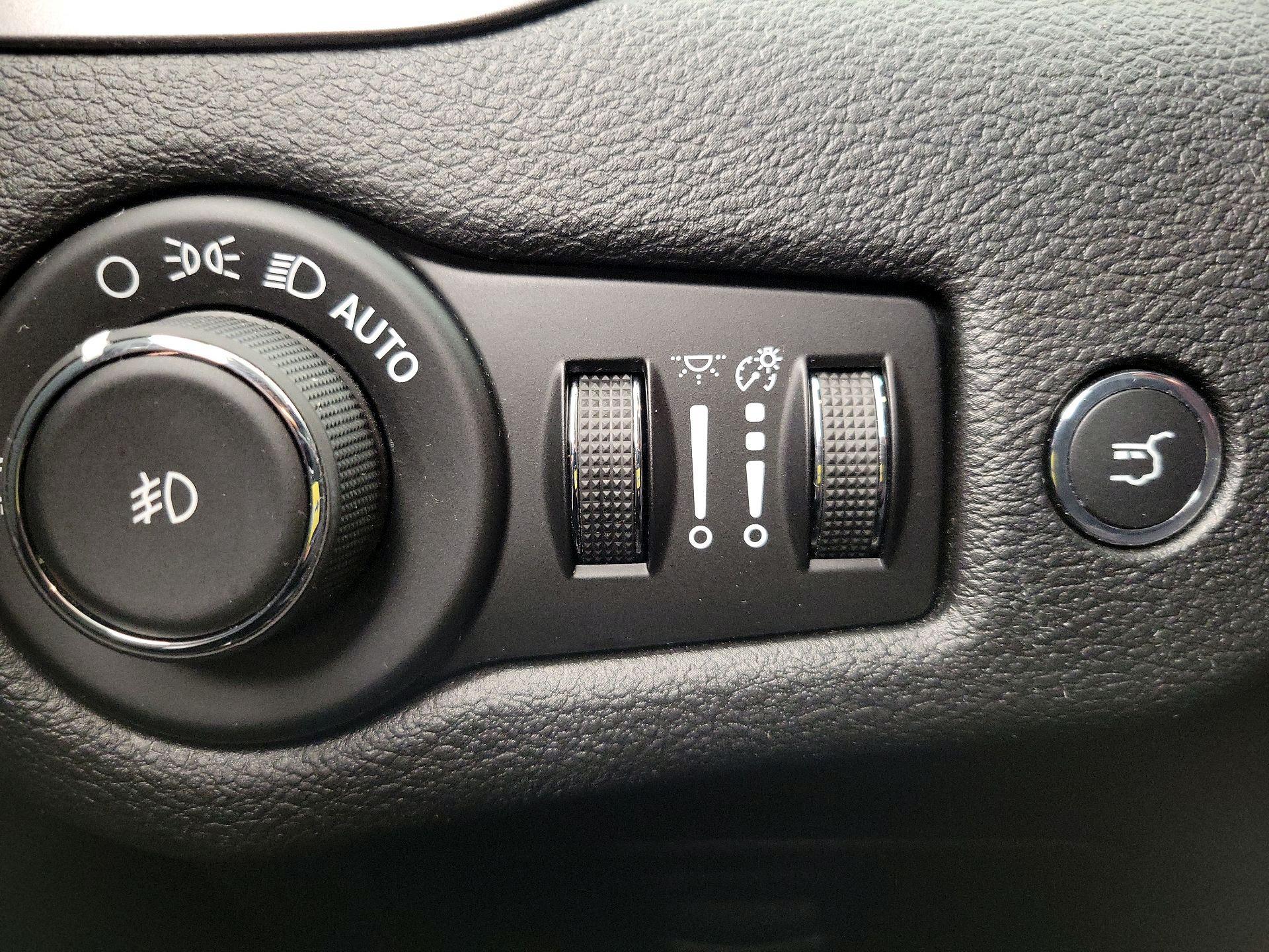 Thumbnail: 2019 Jeep Cherokee - 13