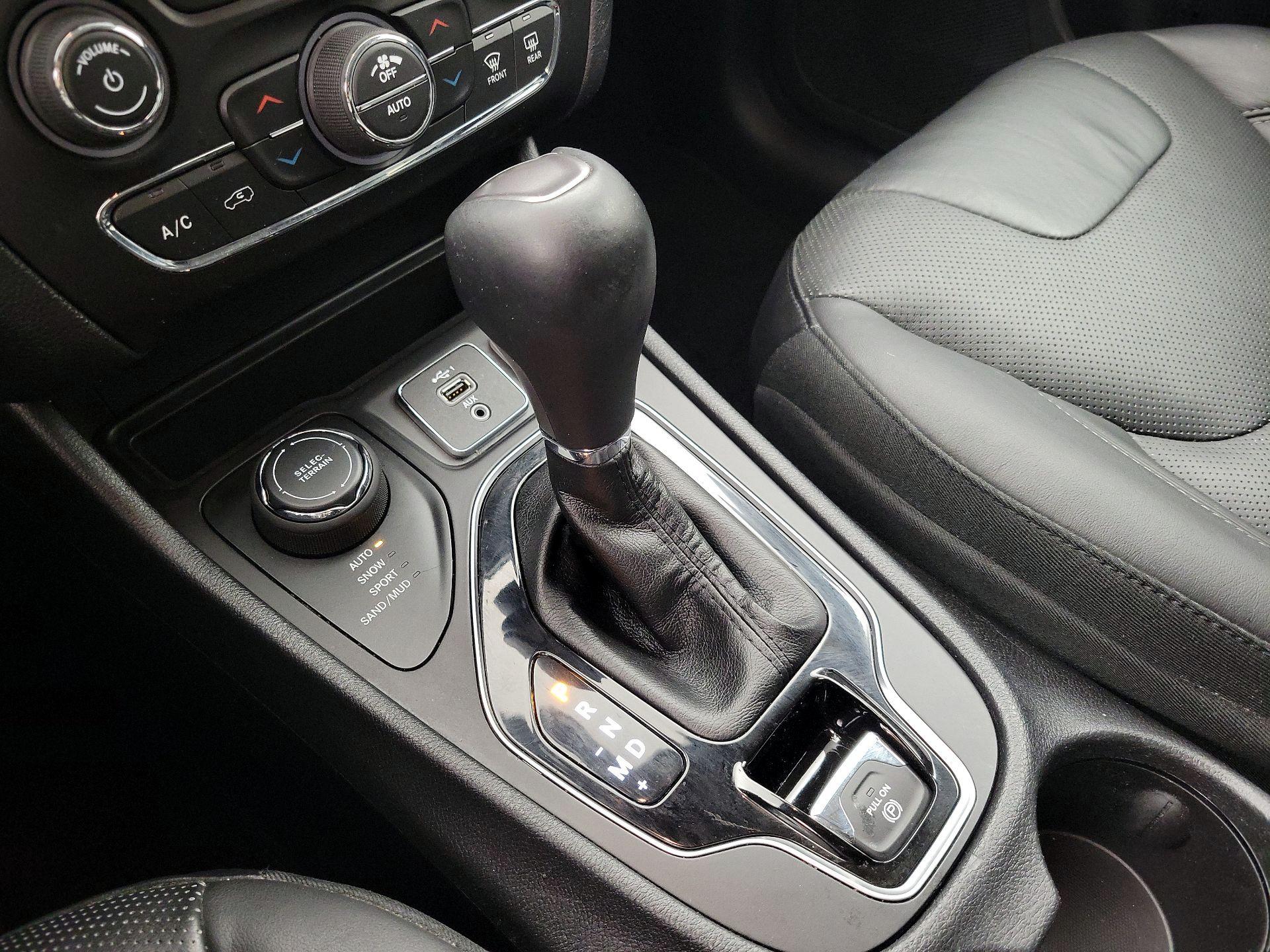 Thumbnail: 2019 Jeep Cherokee - 17