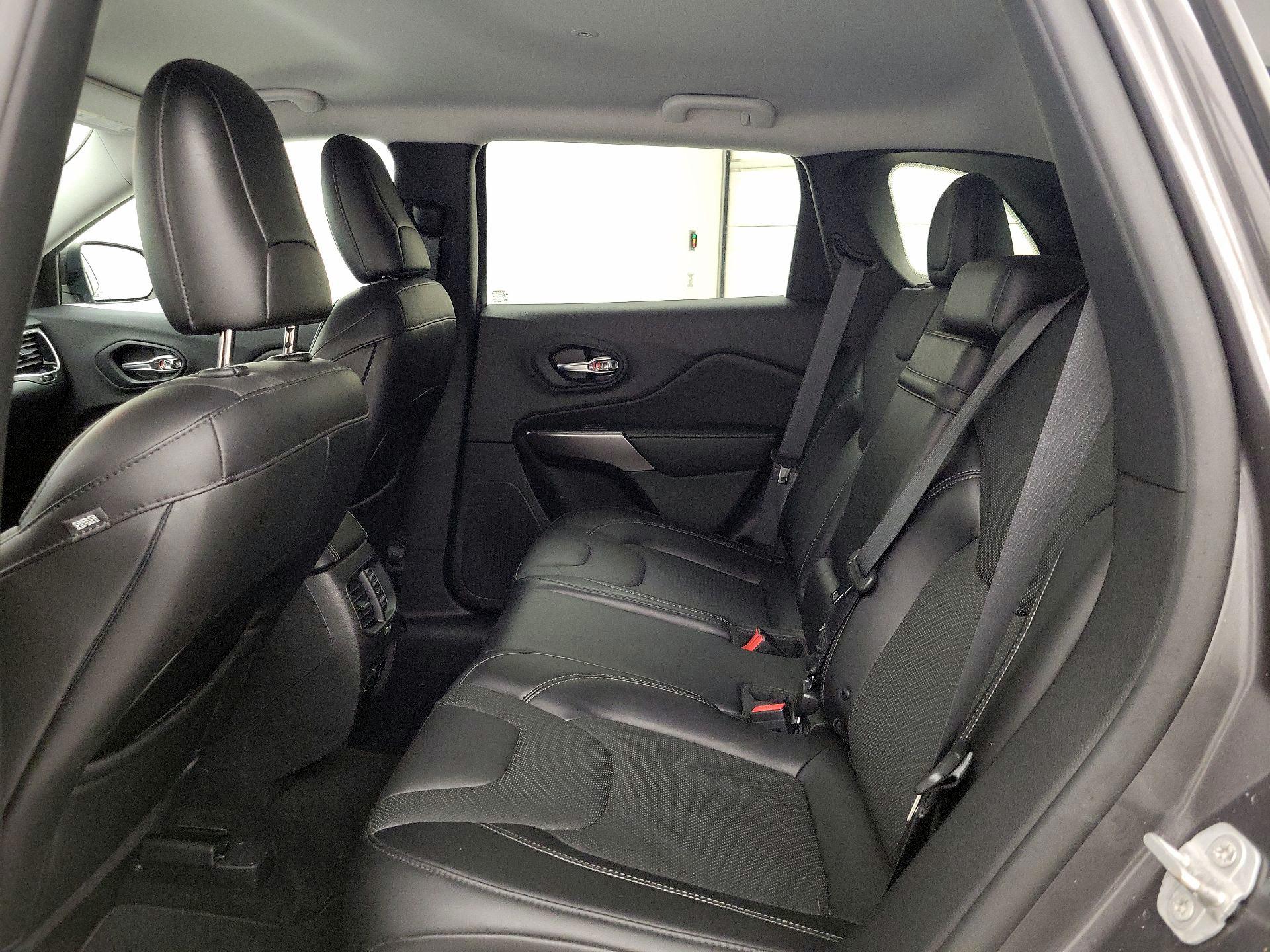 Thumbnail: 2019 Jeep Cherokee - 19