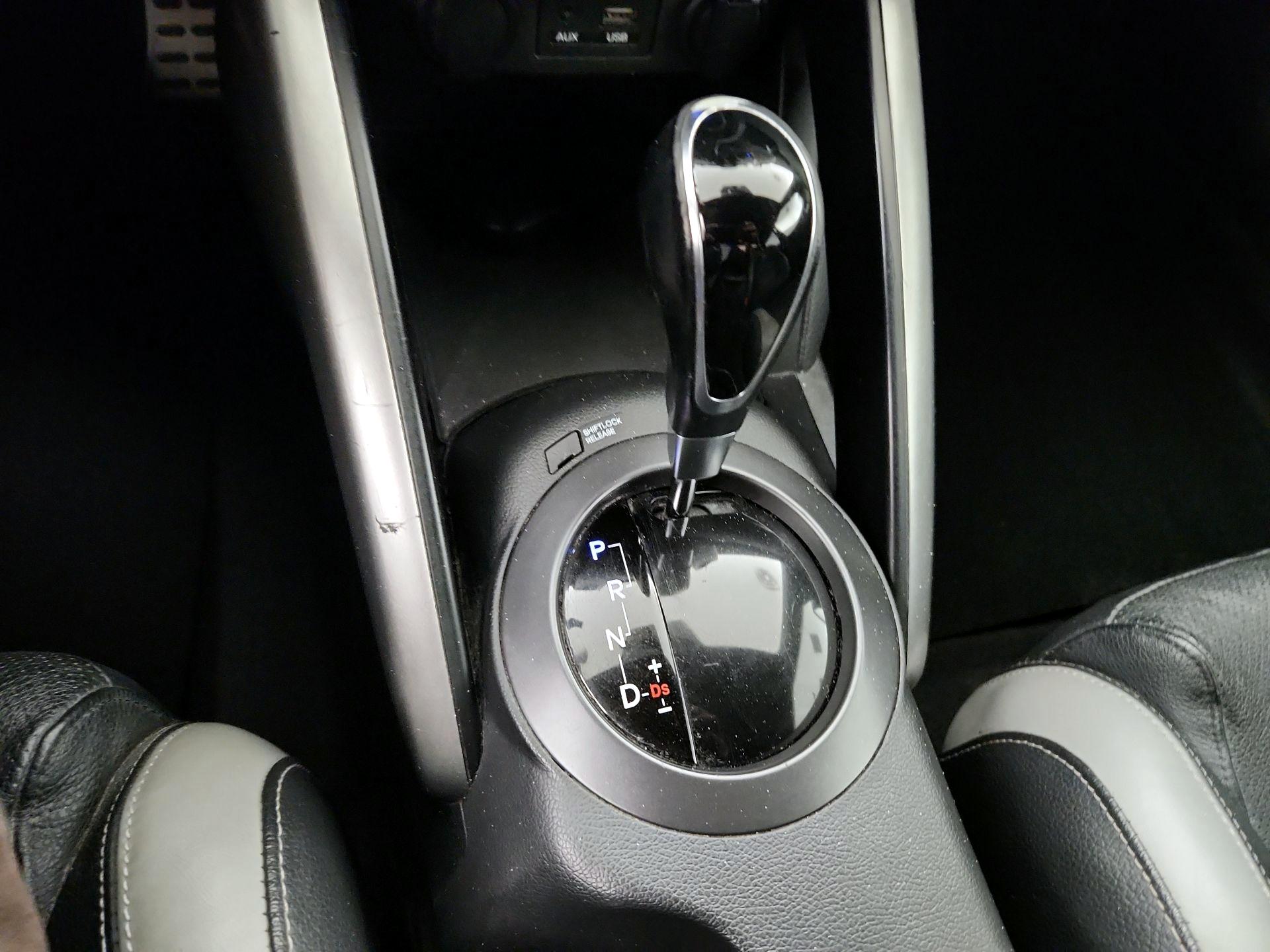 Thumbnail: 2017 Hyundai Veloster - 17