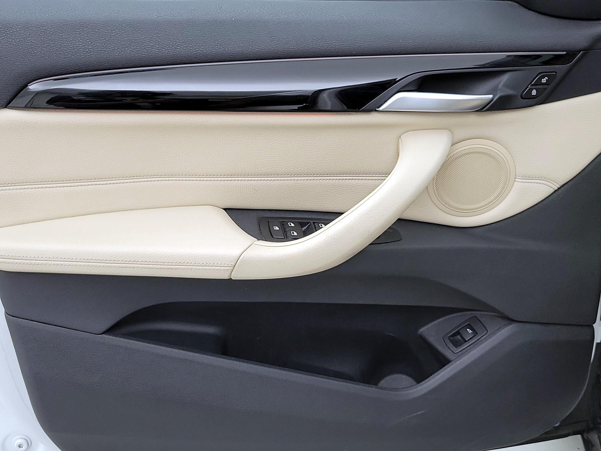 Thumbnail: 2016 BMW X1 - 12