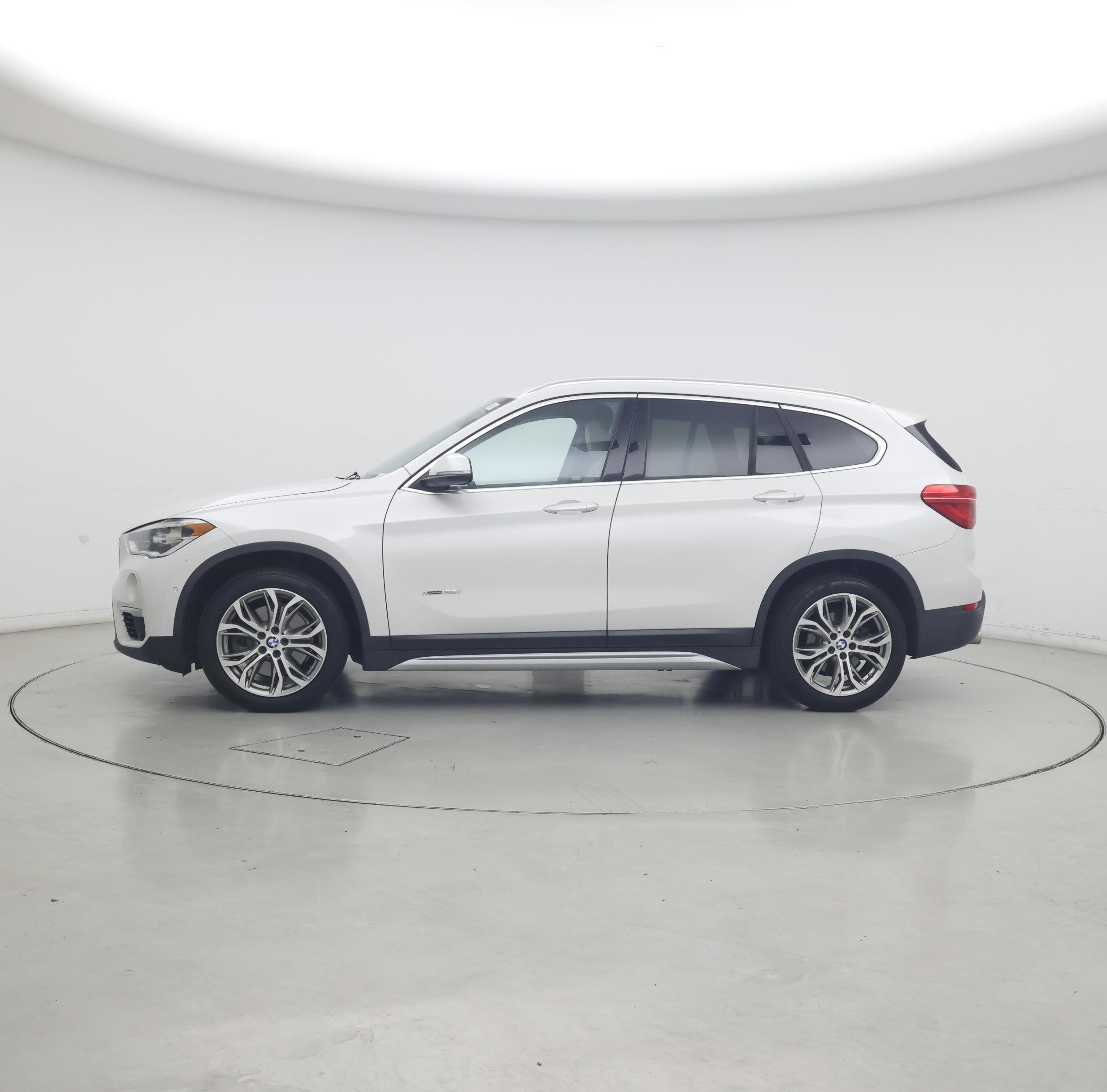 Thumbnail: 2016 BMW X1 - 3