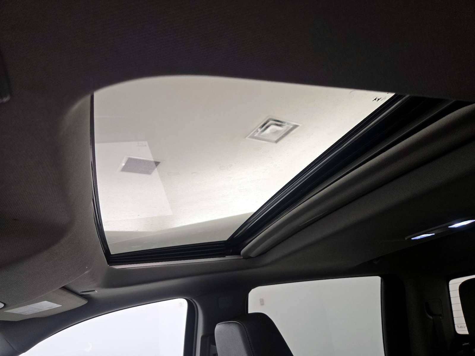Sunroof(s) & Overhead Airbags
