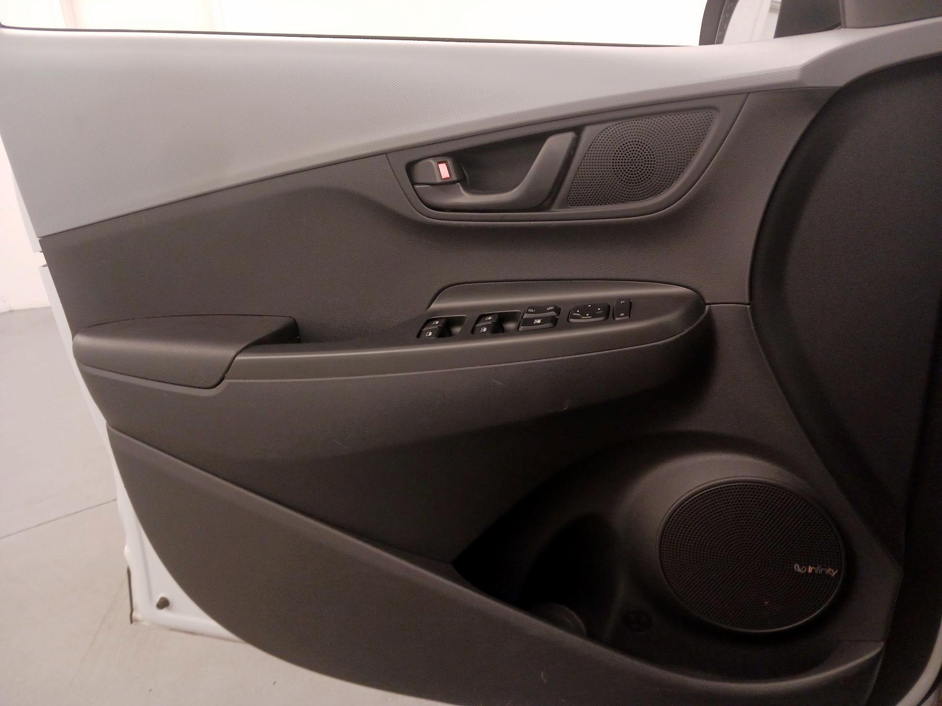 Thumbnail: 2020 Hyundai Kona - 12