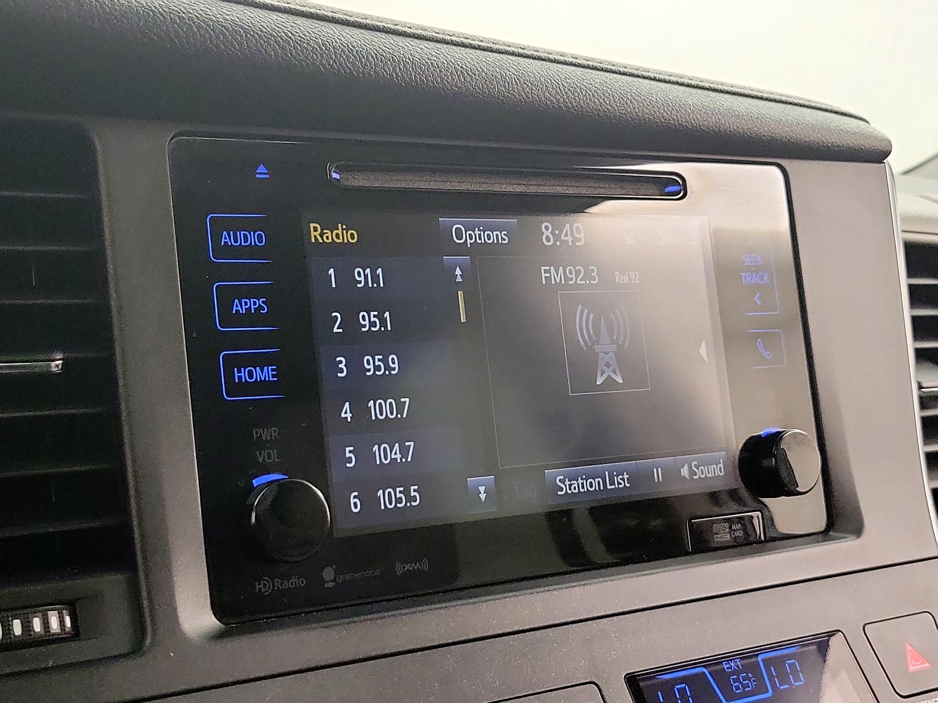Thumbnail: 2017 Toyota Sienna - 15