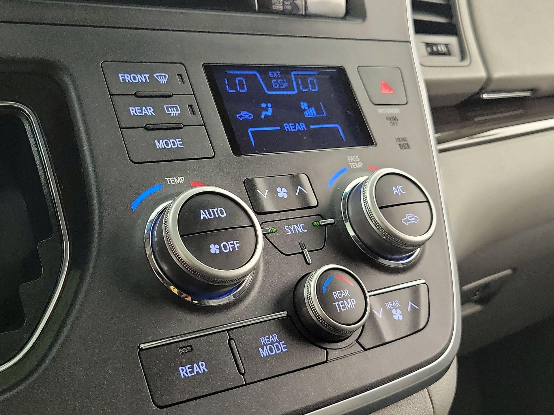 Thumbnail: 2017 Toyota Sienna - 16
