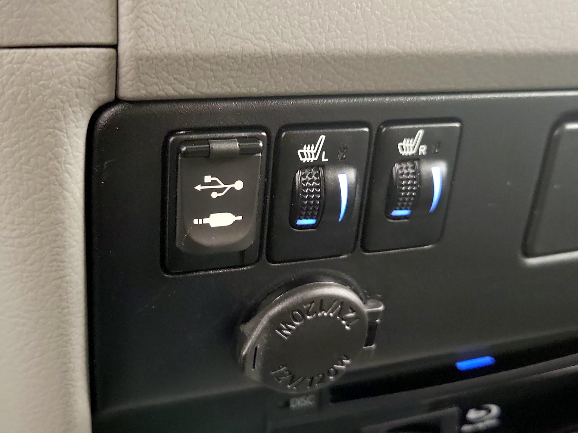 Thumbnail: 2017 Toyota Sienna - 18