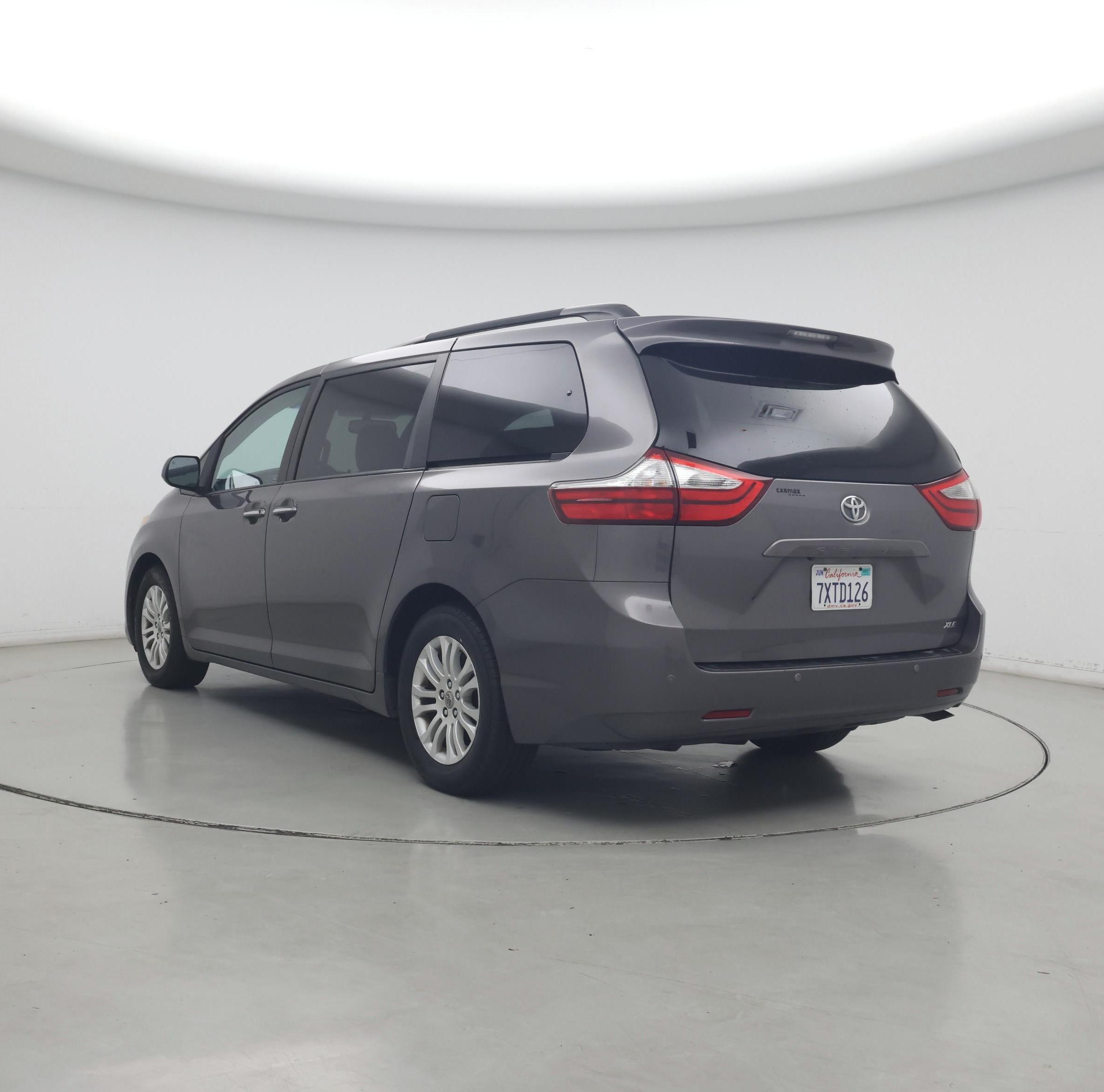 Thumbnail: 2017 Toyota Sienna - 2