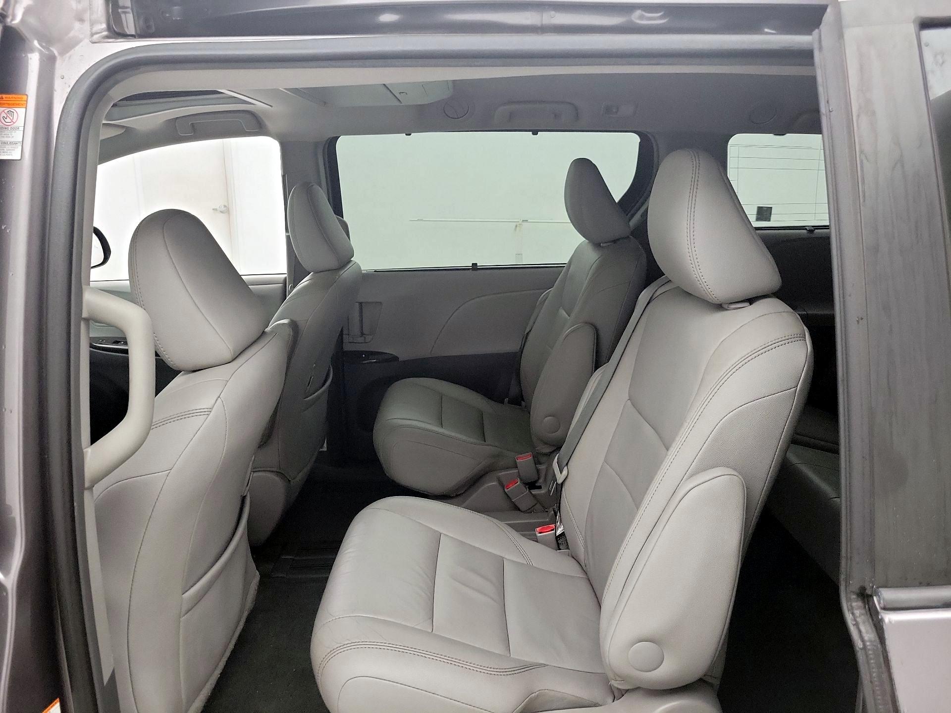 Thumbnail: 2017 Toyota Sienna - 20