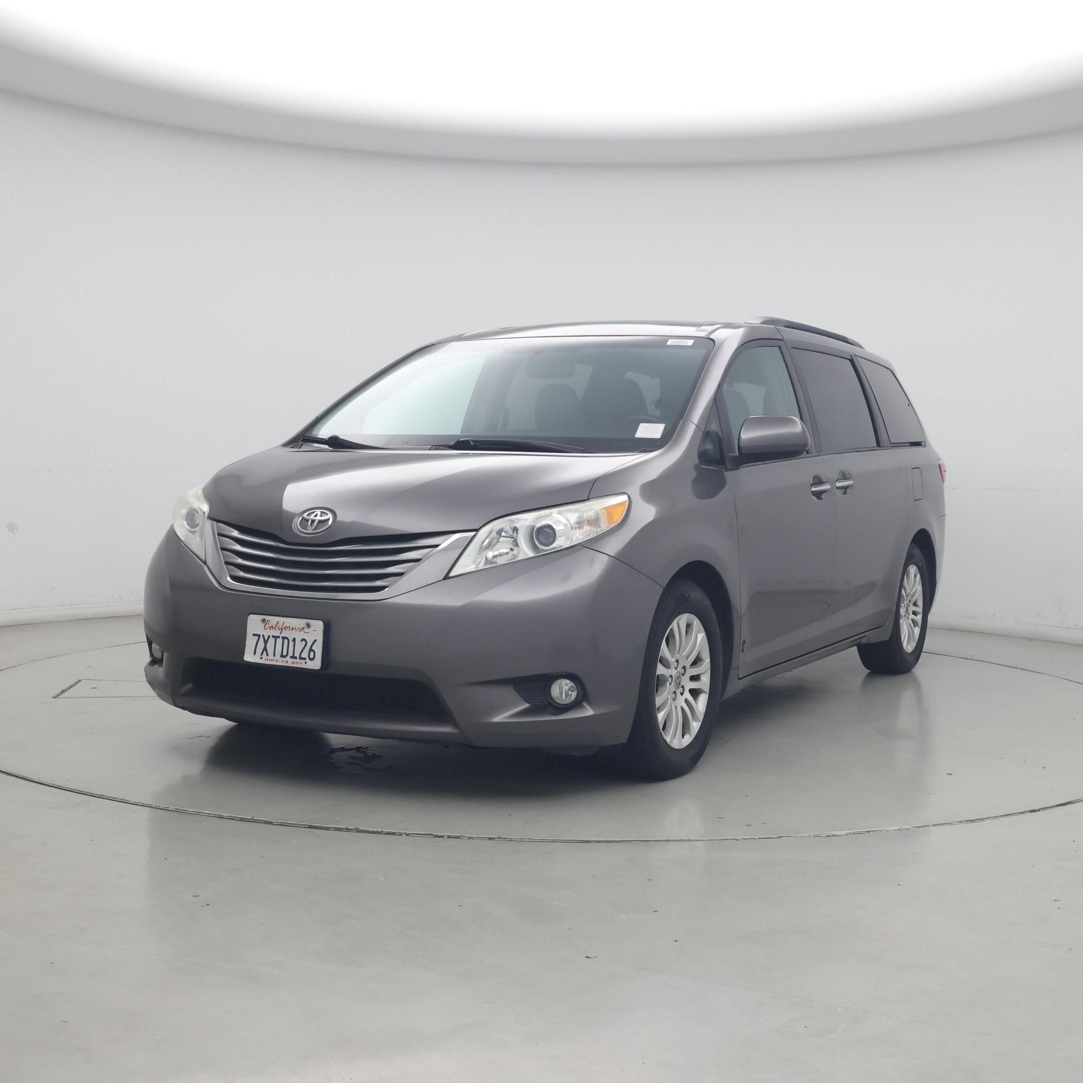 Thumbnail: 2017 Toyota Sienna - 4